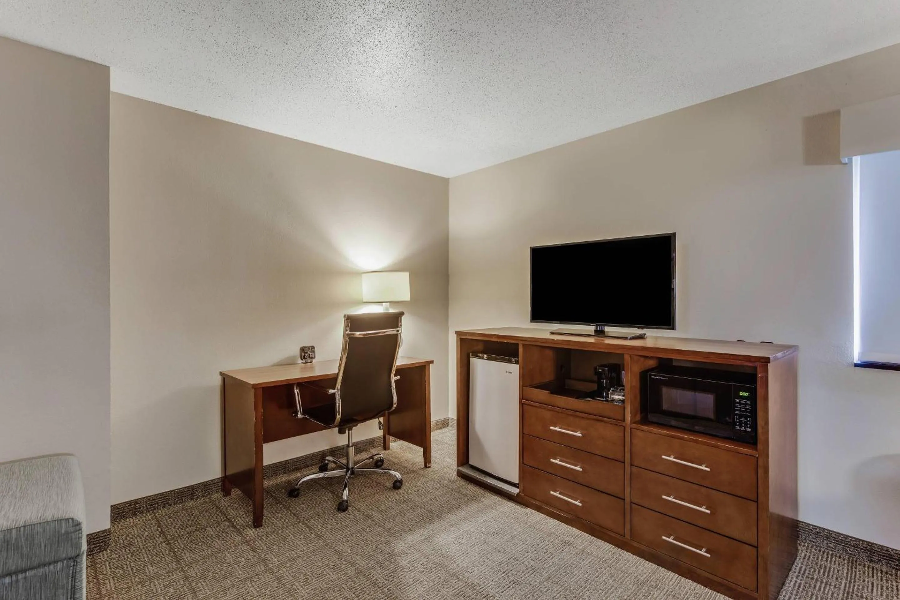 Bedroom in Comfort Suites Huntsville MidCity District at Research Park