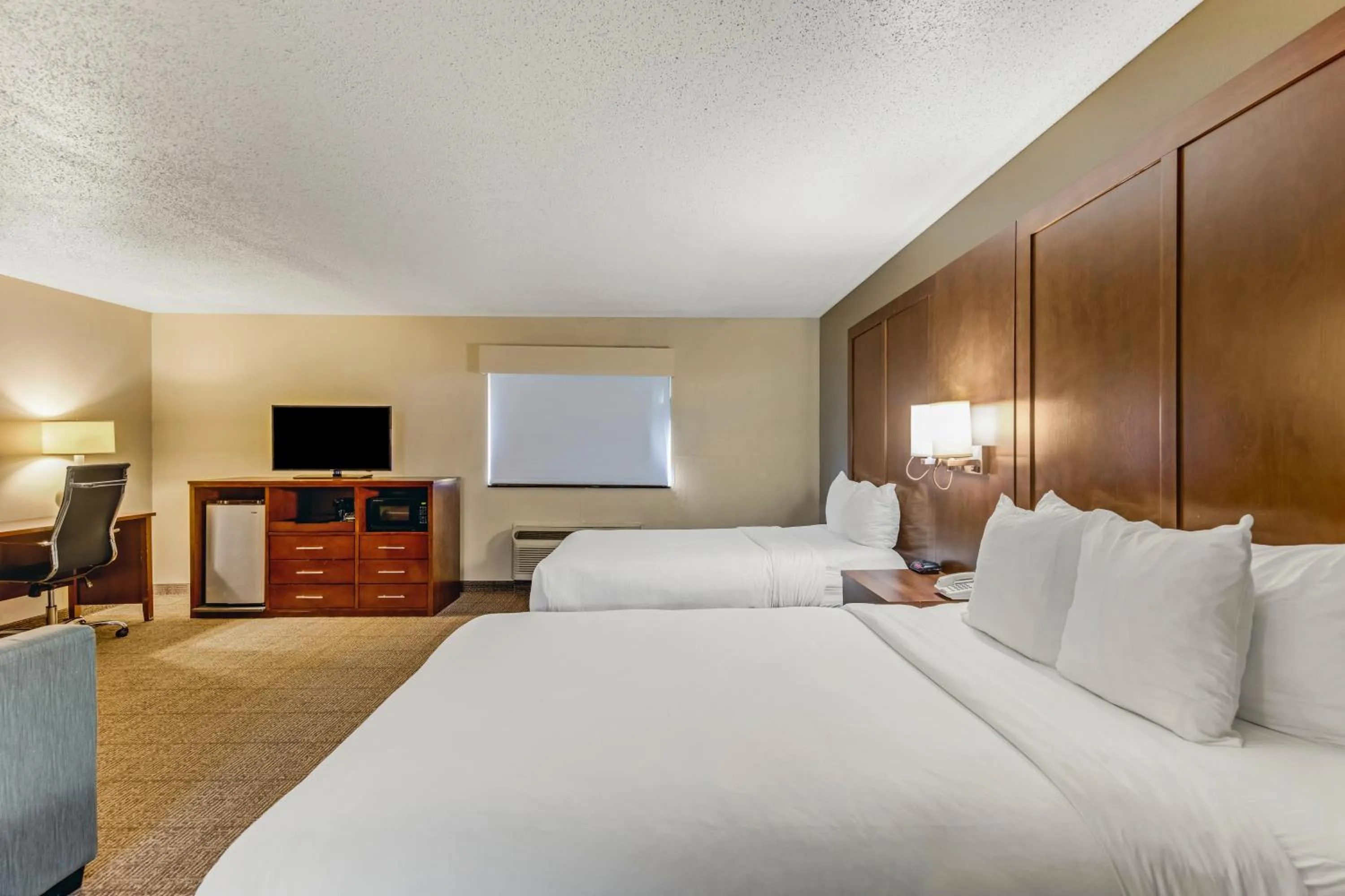 Photo of the whole room, Bed in Comfort Suites Huntsville MidCity District at Research Park
