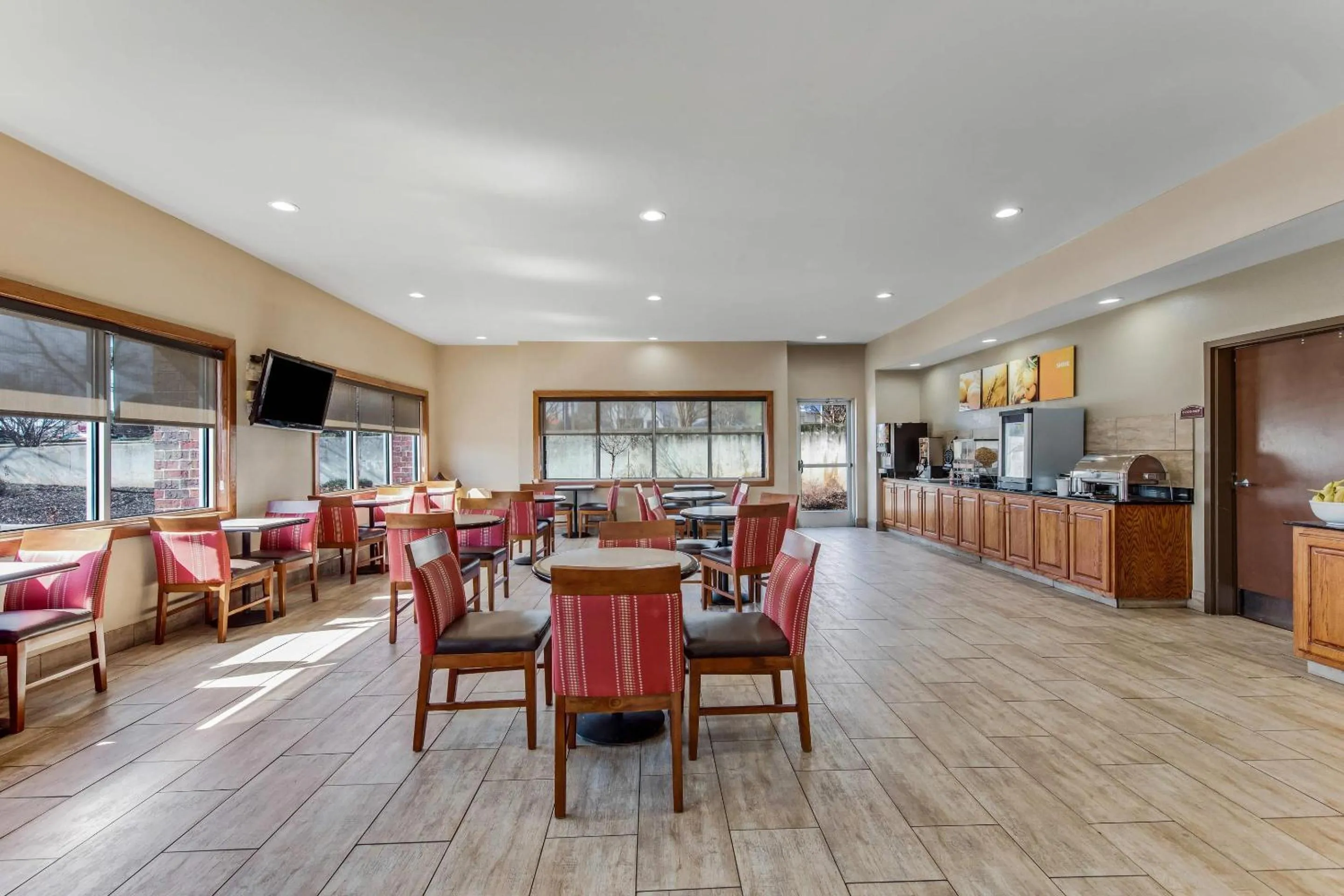 Breakfast in Comfort Suites Huntsville MidCity District at Research Park