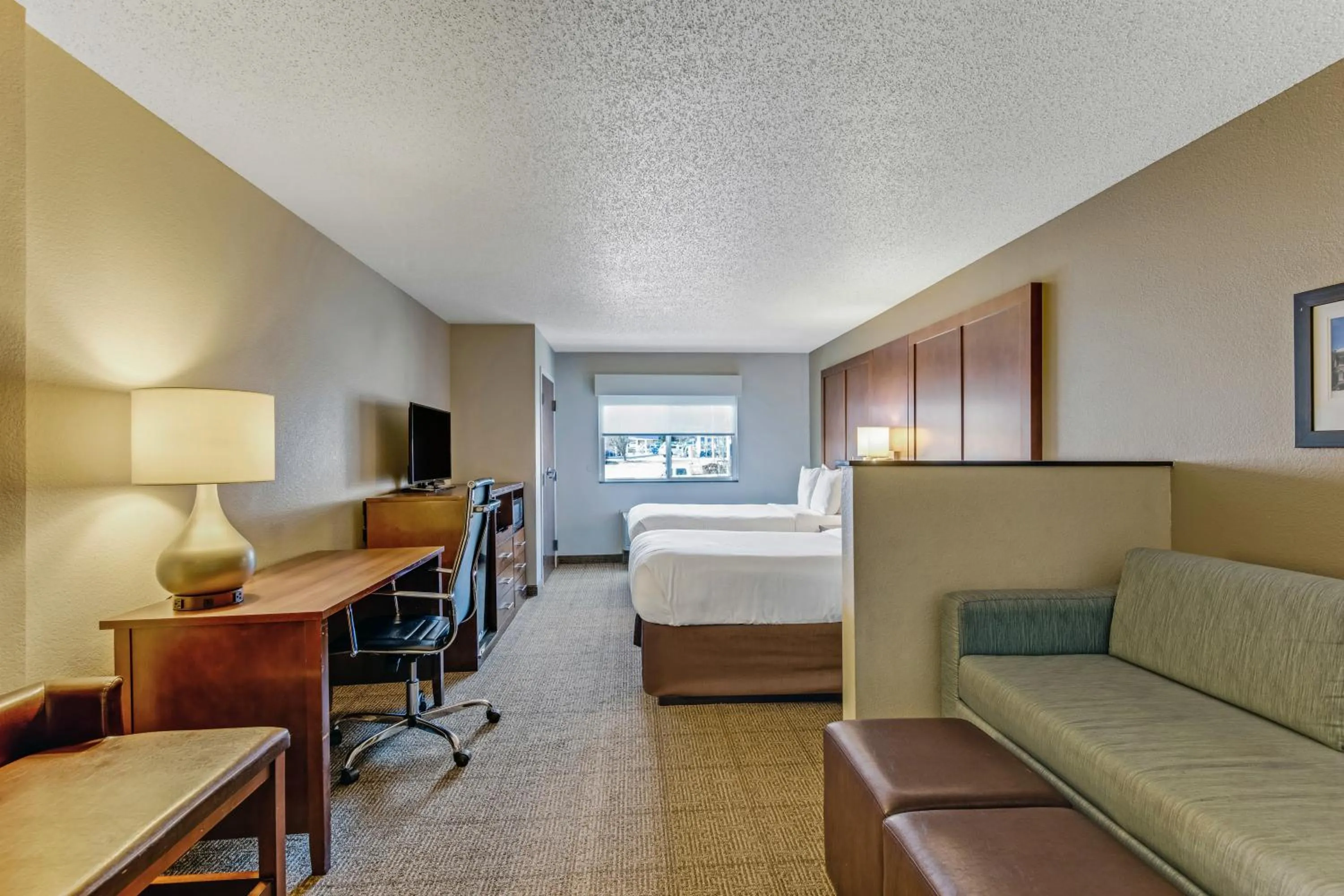 Photo of the whole room, Bed in Comfort Suites Huntsville MidCity District at Research Park