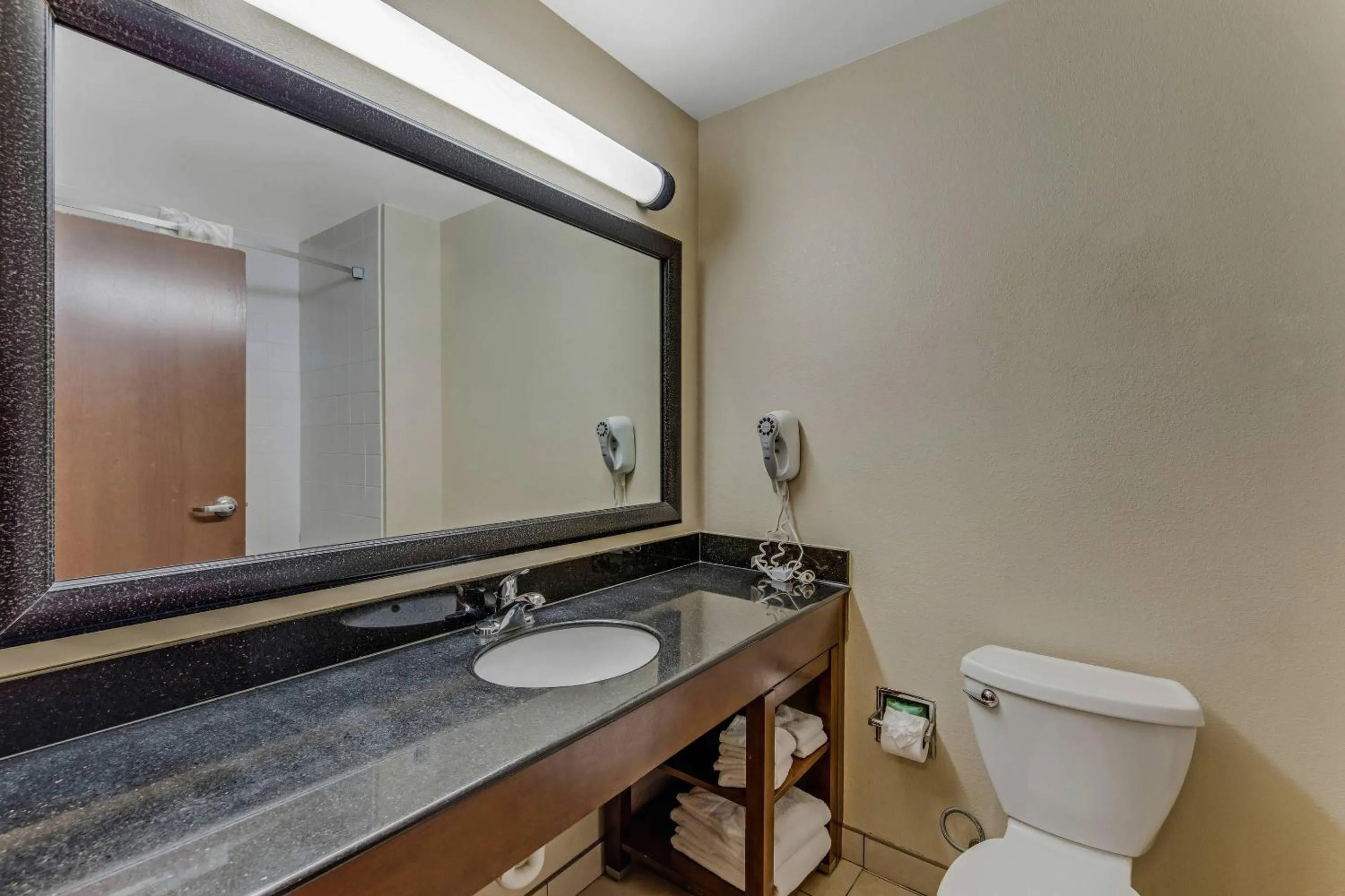 Bedroom in Comfort Suites Huntsville MidCity District at Research Park