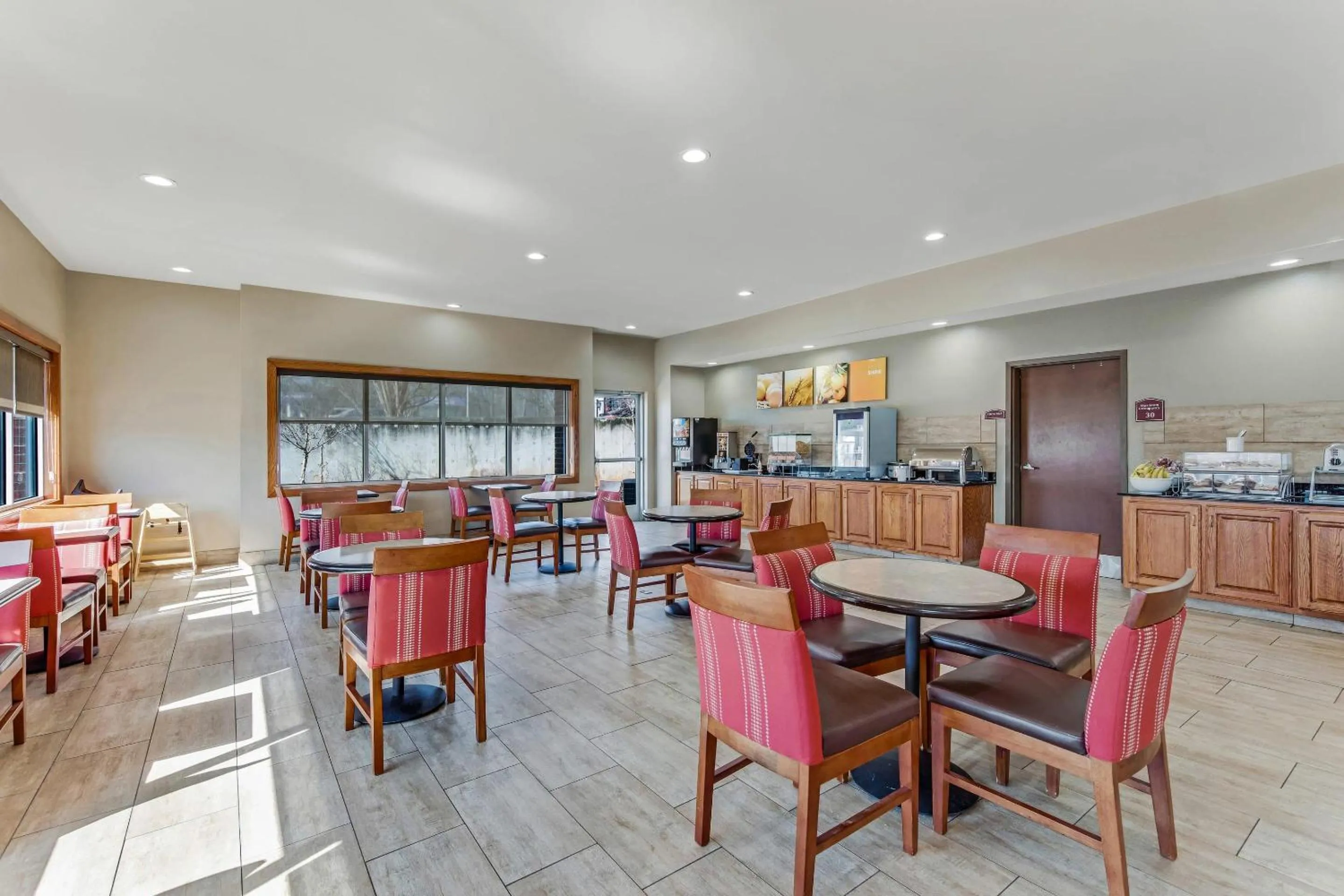 Breakfast in Comfort Suites Huntsville MidCity District at Research Park