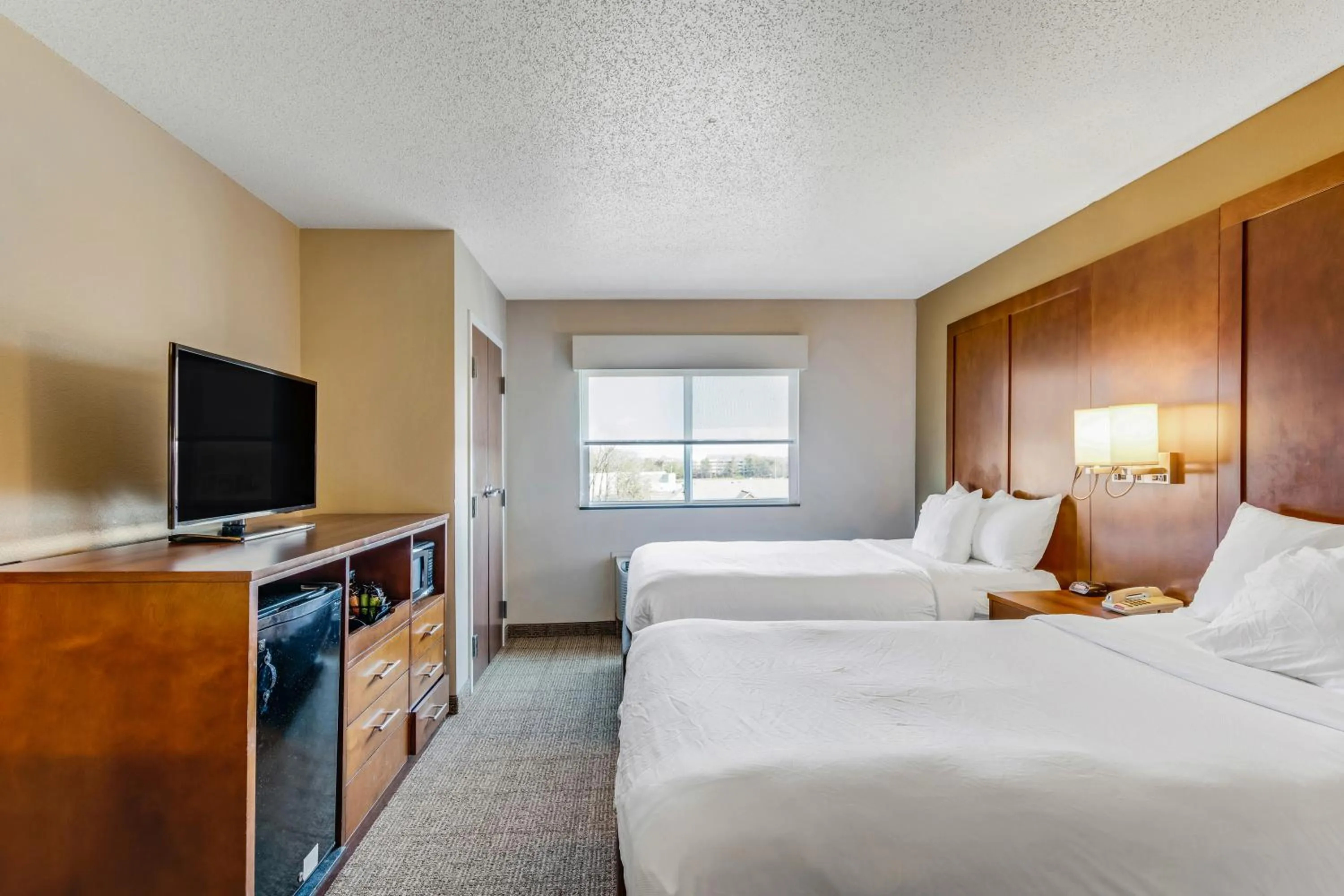 Bed in Comfort Suites Huntsville MidCity District at Research Park