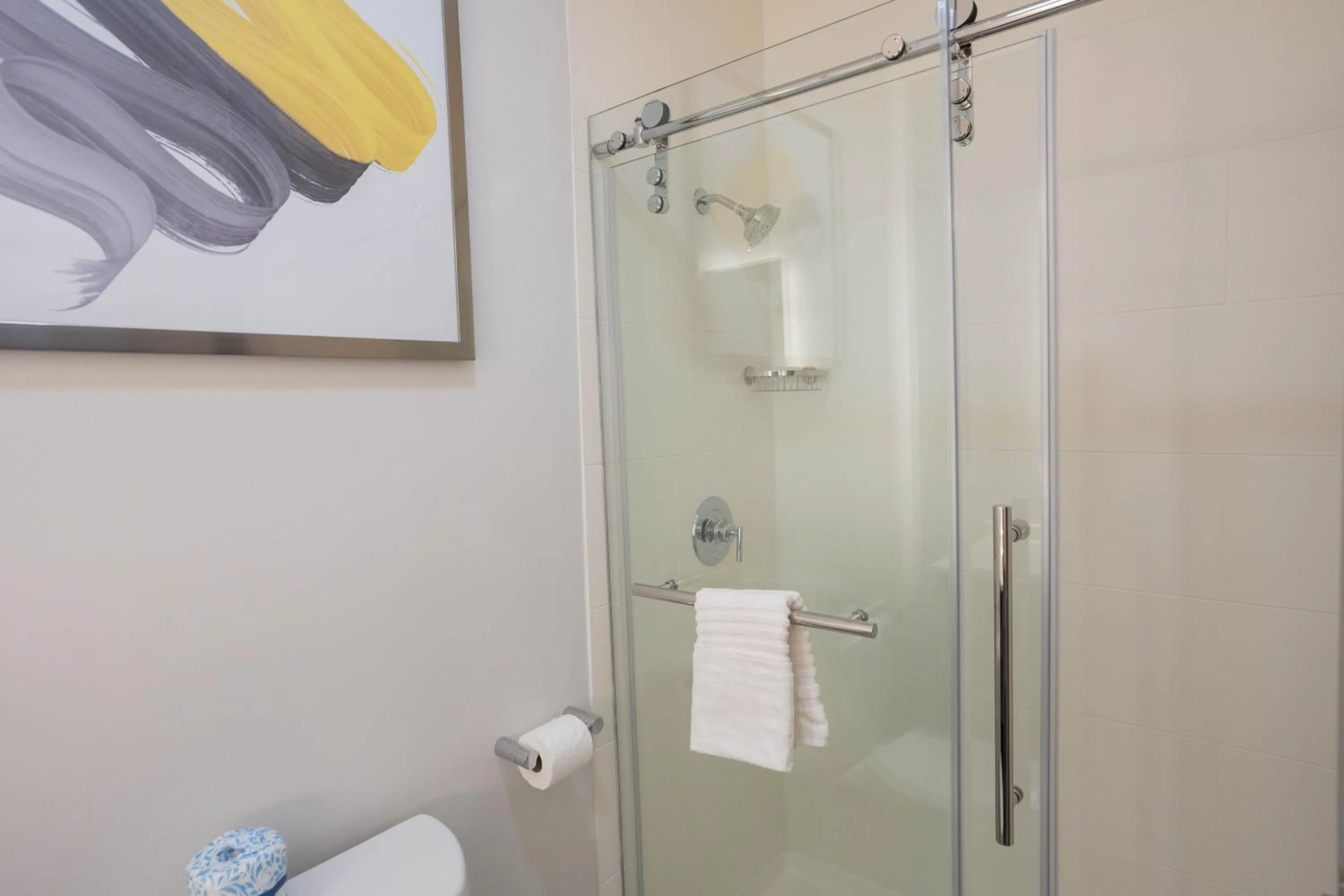 Shower in Comfort Inn & Suites River City Decatur