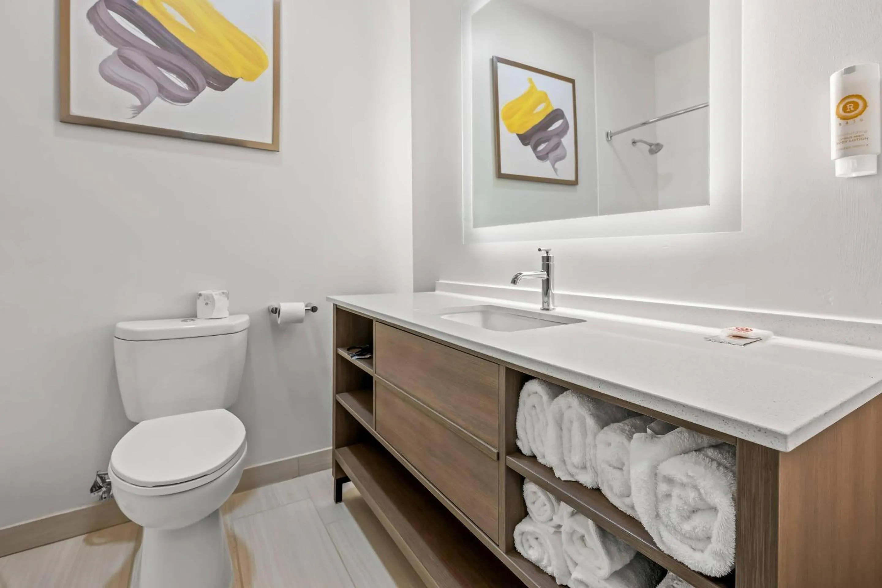 Bedroom in Comfort Inn & Suites River City Decatur