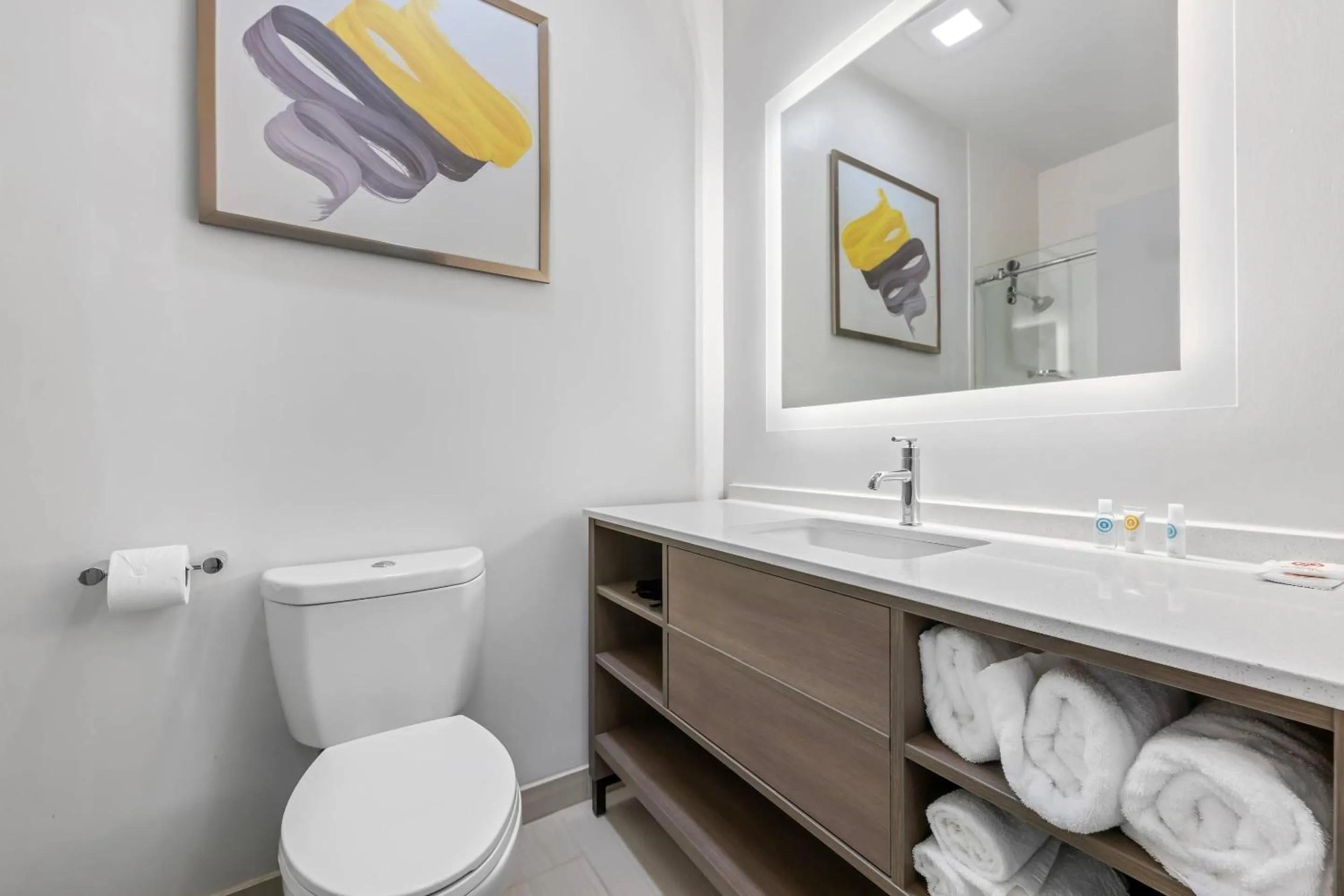 Bedroom in Comfort Inn & Suites River City Decatur