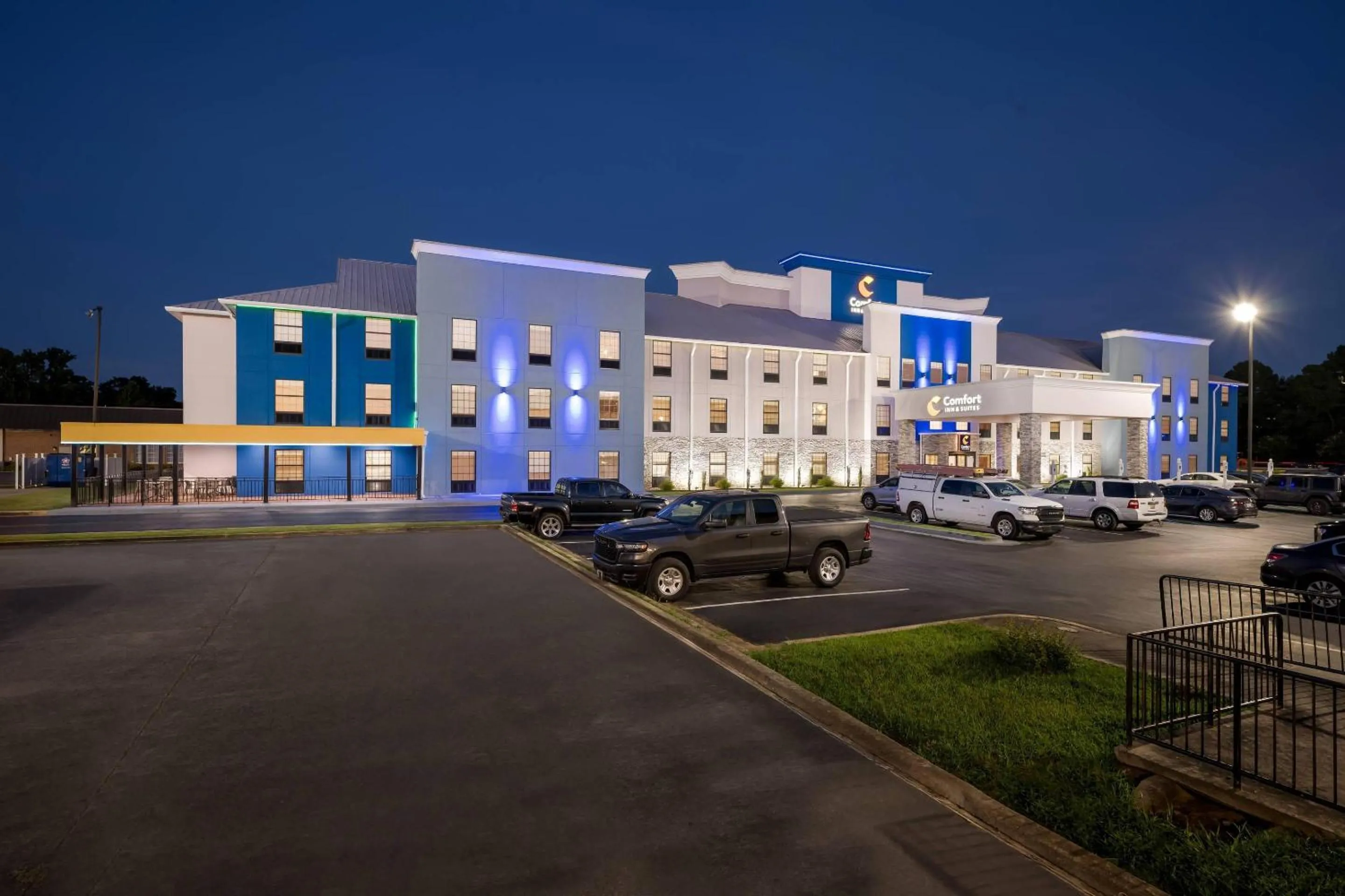 Property building in Comfort Inn & Suites River City Decatur