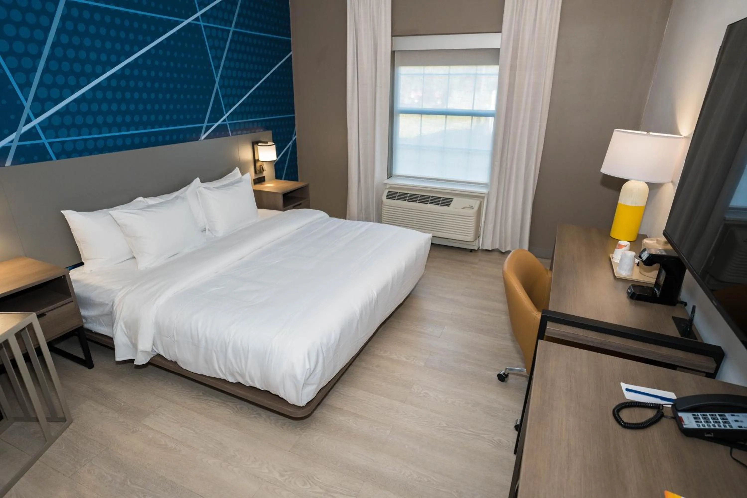 Photo of the whole room, Bed in Comfort Inn & Suites River City Decatur