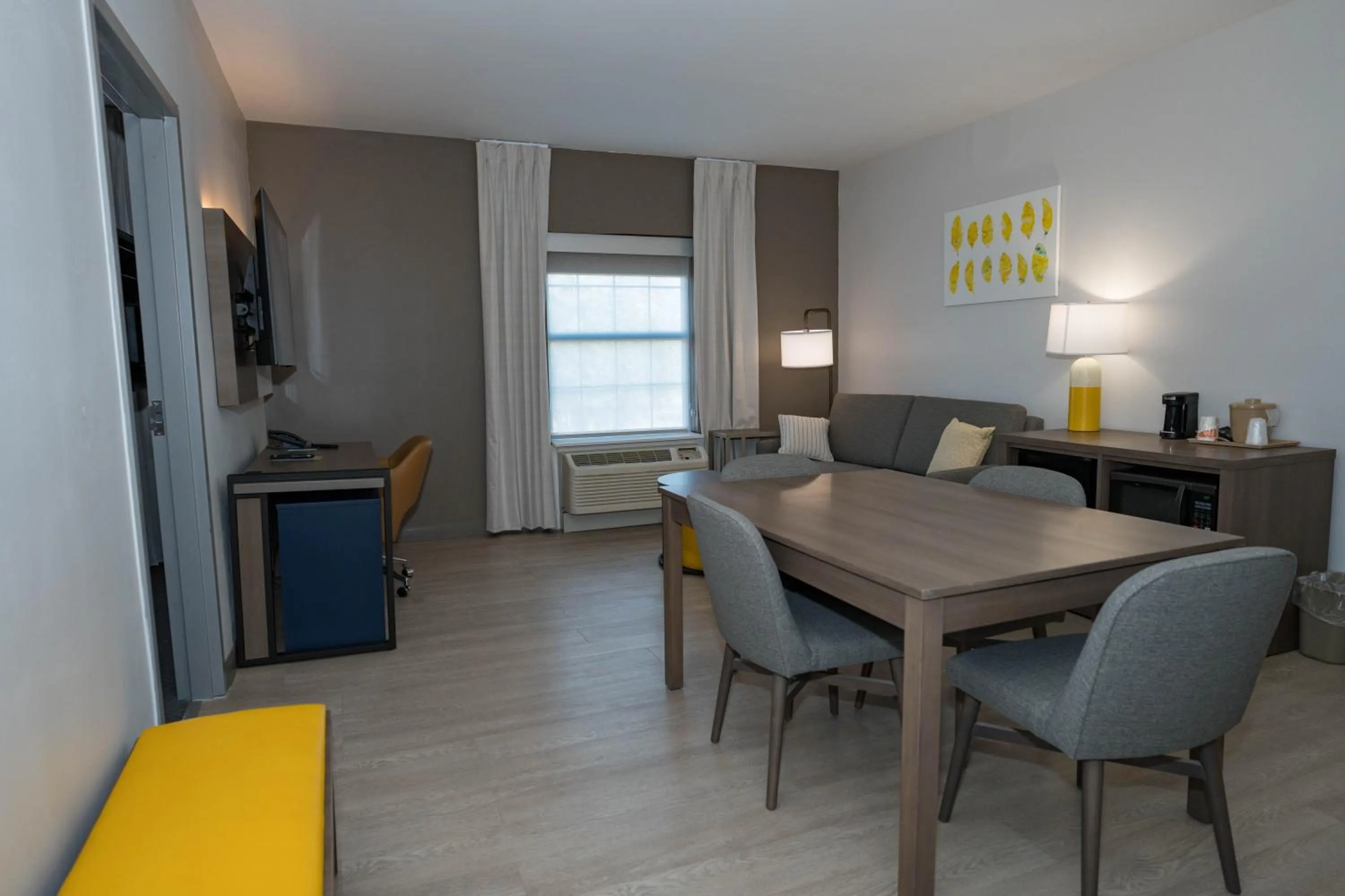 TV and multimedia in Comfort Inn & Suites River City Decatur