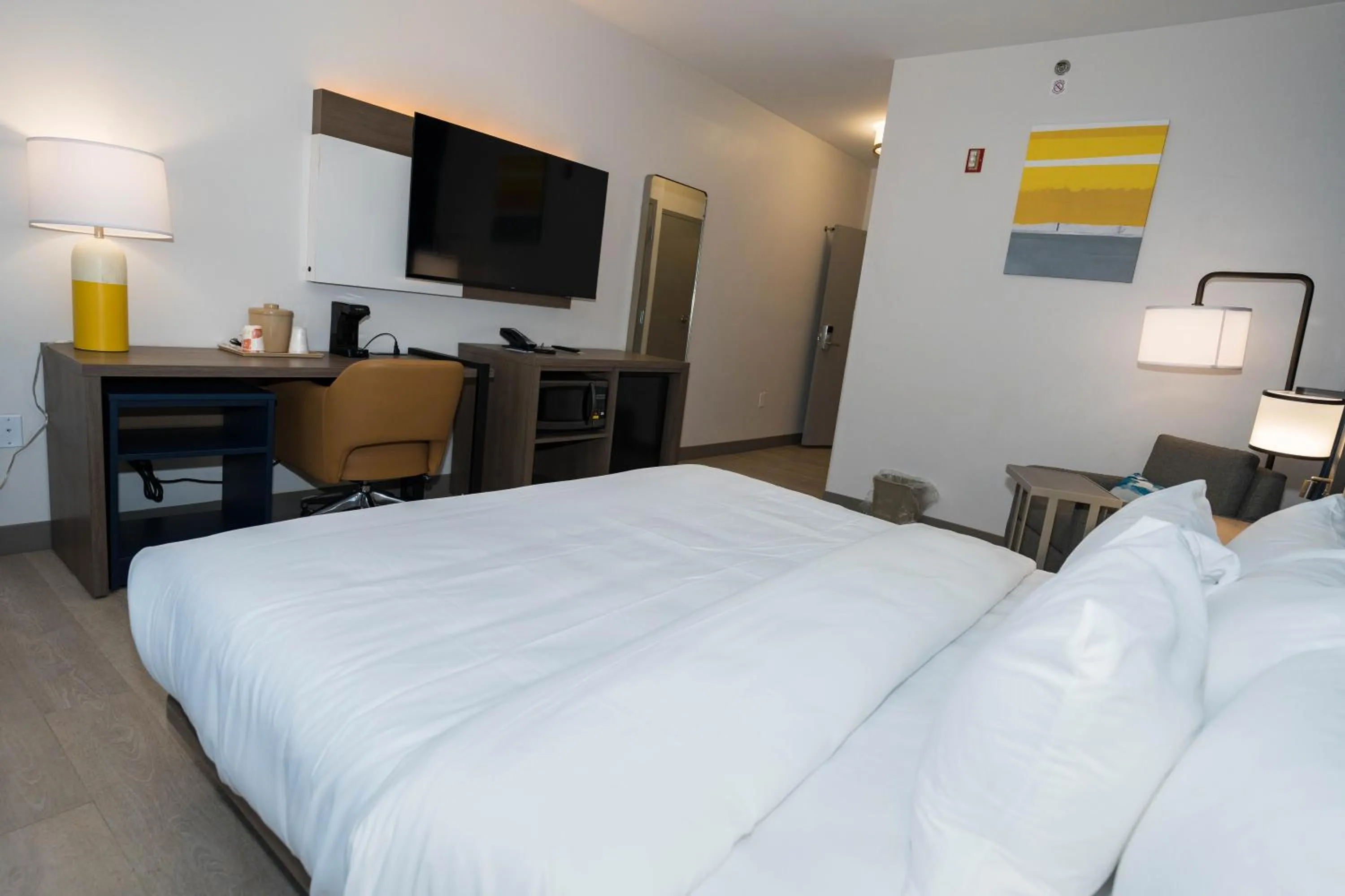 Photo of the whole room, Bed in Comfort Inn & Suites River City Decatur