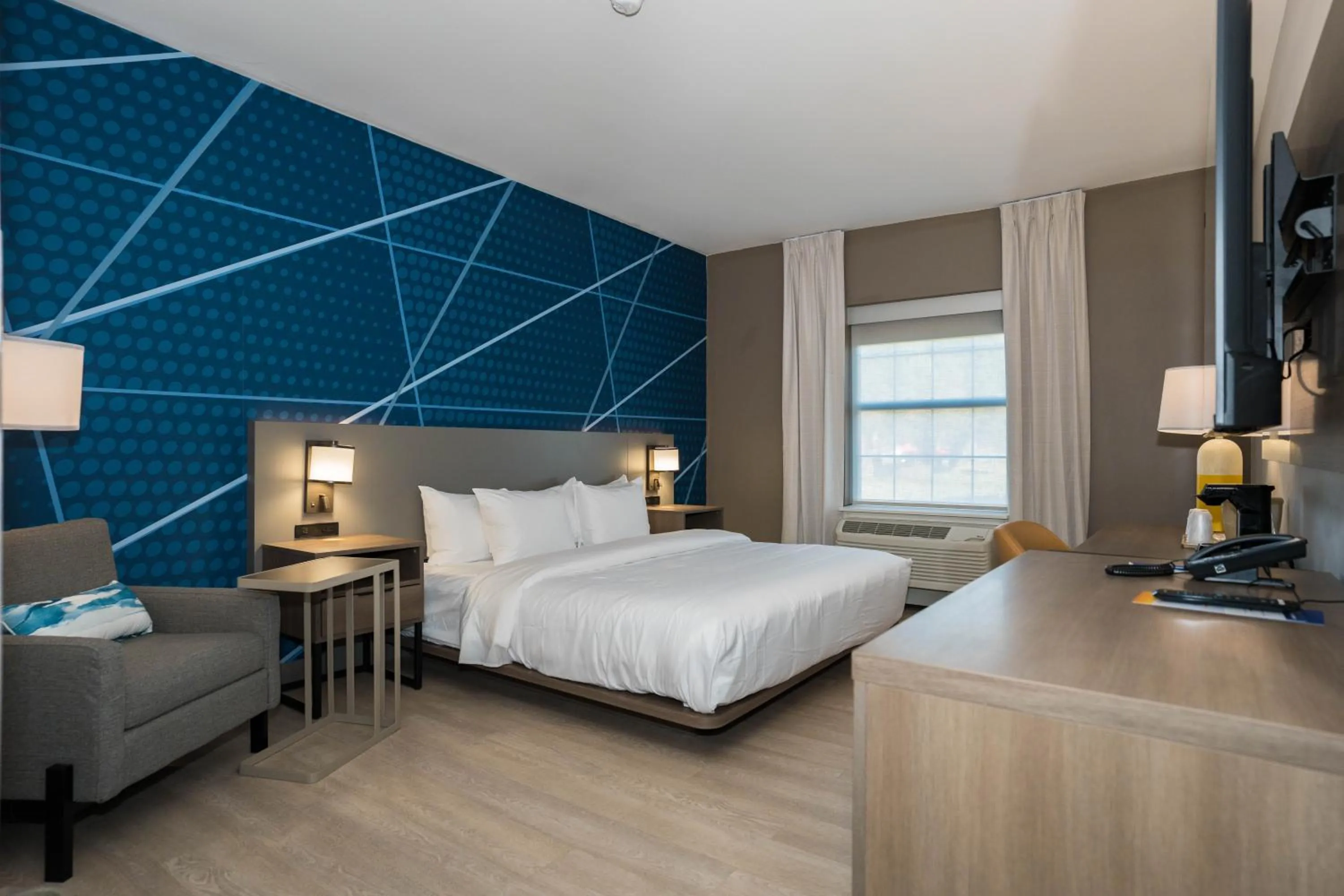 Photo of the whole room, Bed in Comfort Inn & Suites River City Decatur