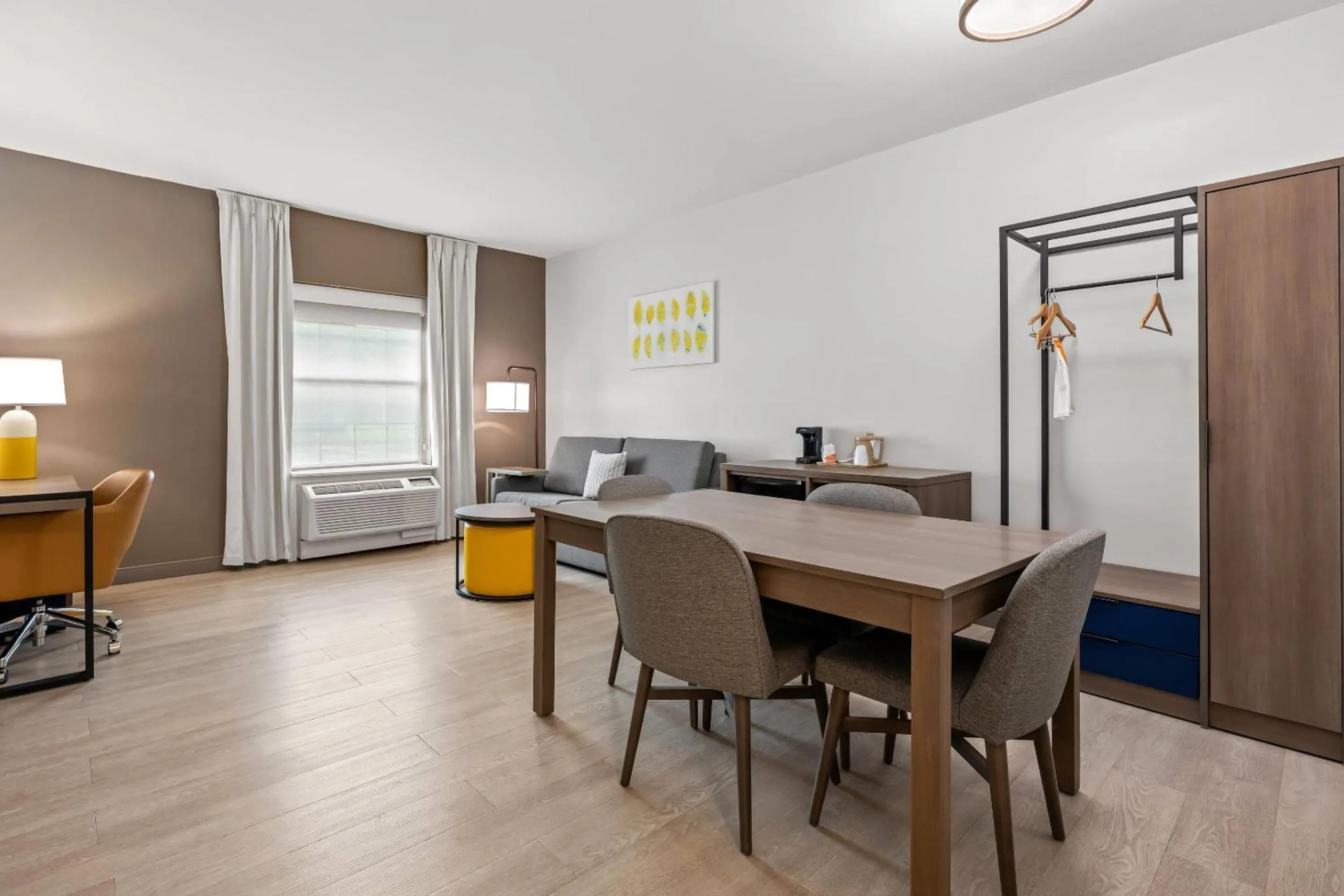 Bedroom in Comfort Inn & Suites River City Decatur