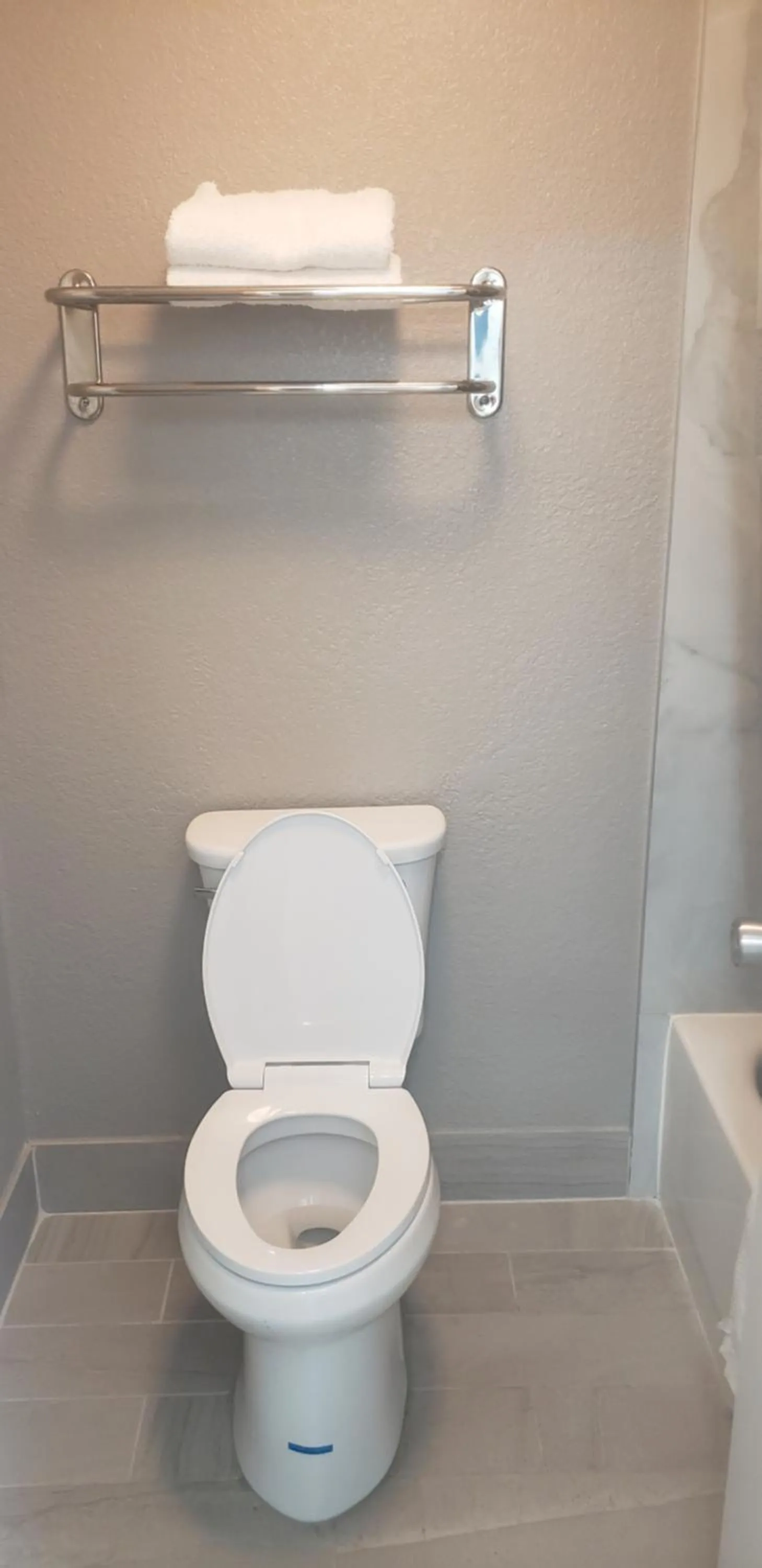 Bathroom in Motel 6 Mobile, AL - Airport Blvd