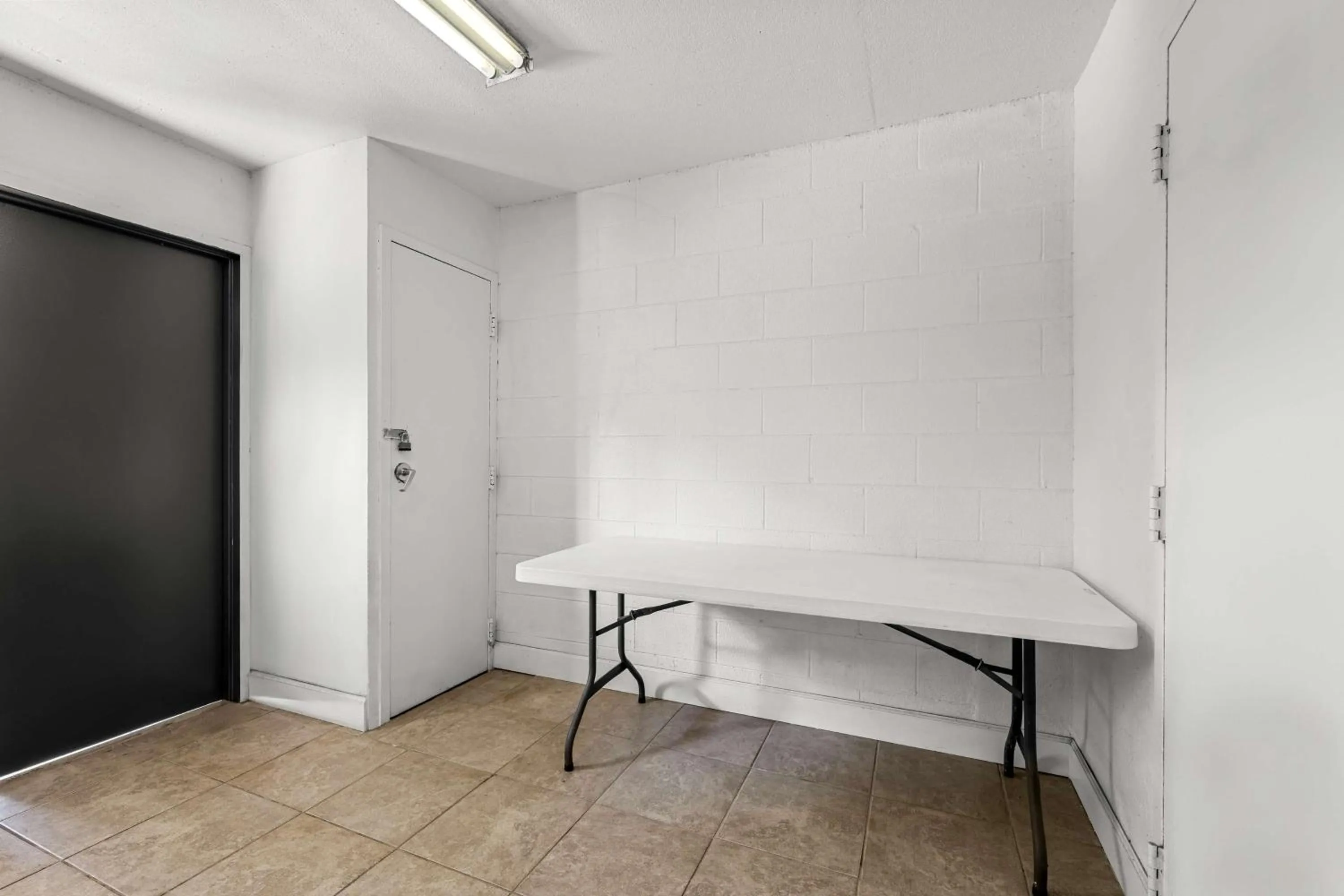 Property building in Americas Best Value Inn Hamilton