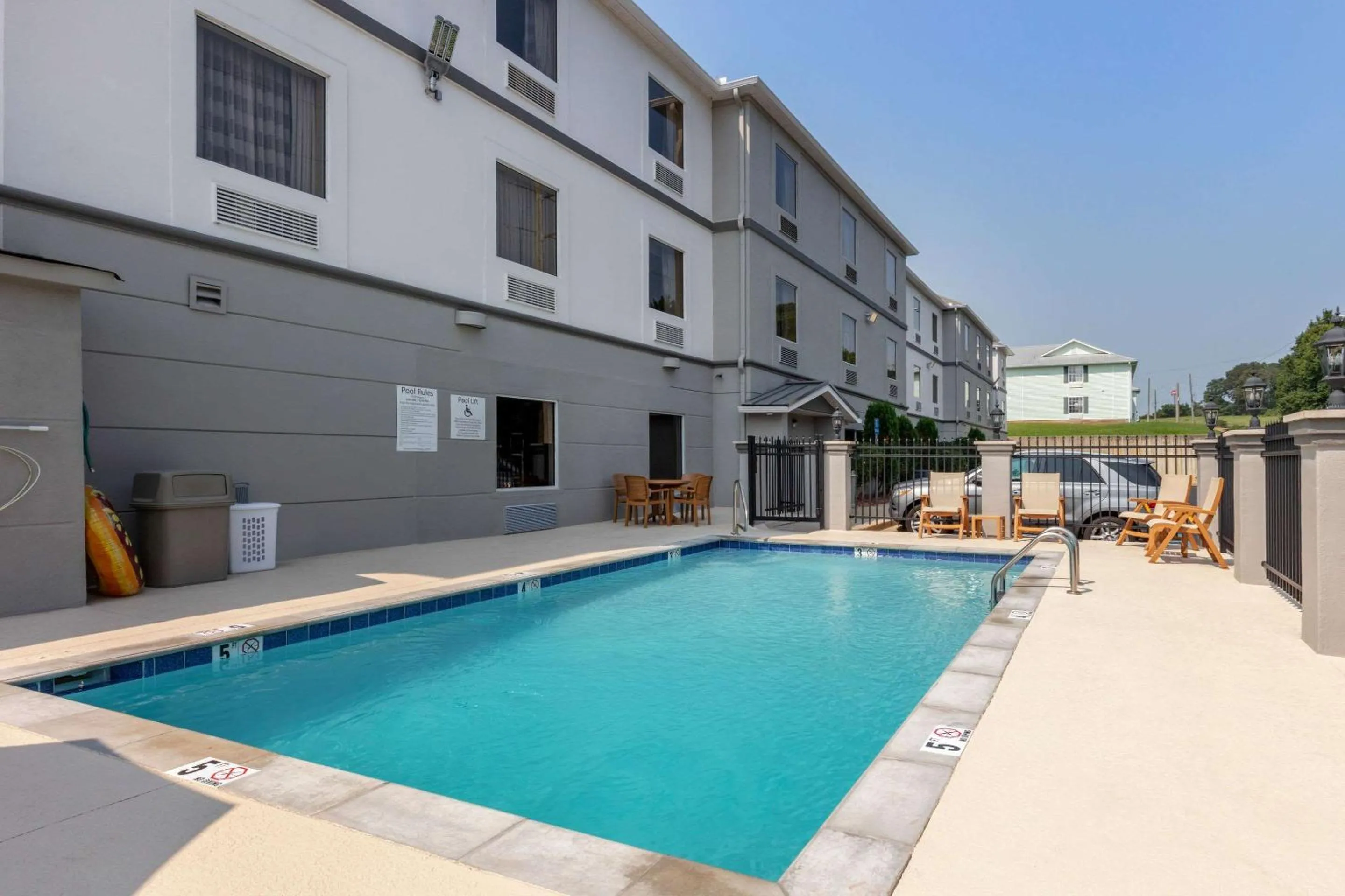 Swimming pool in Sleep Inn & Suites Millbrook - Prattville
