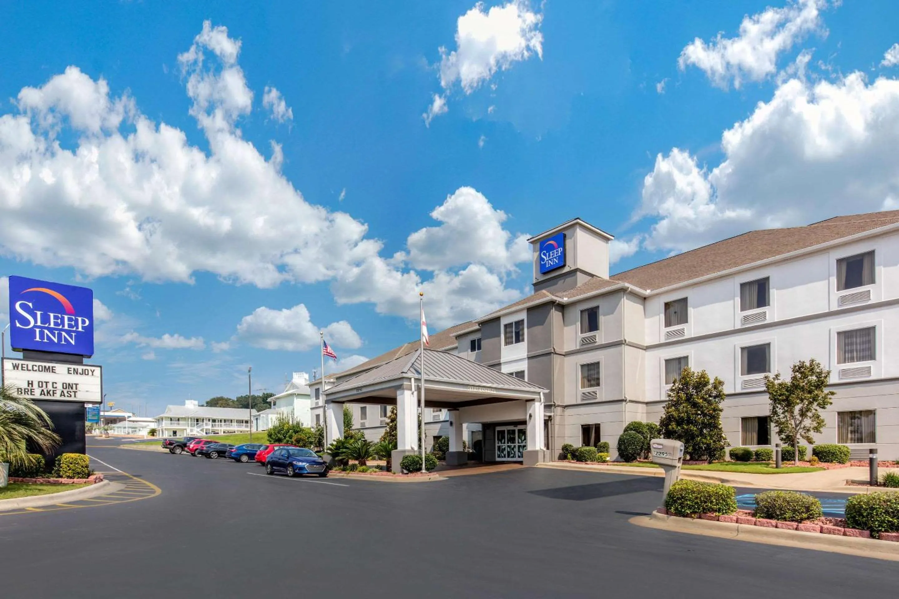 Property building in Sleep Inn & Suites Millbrook - Prattville