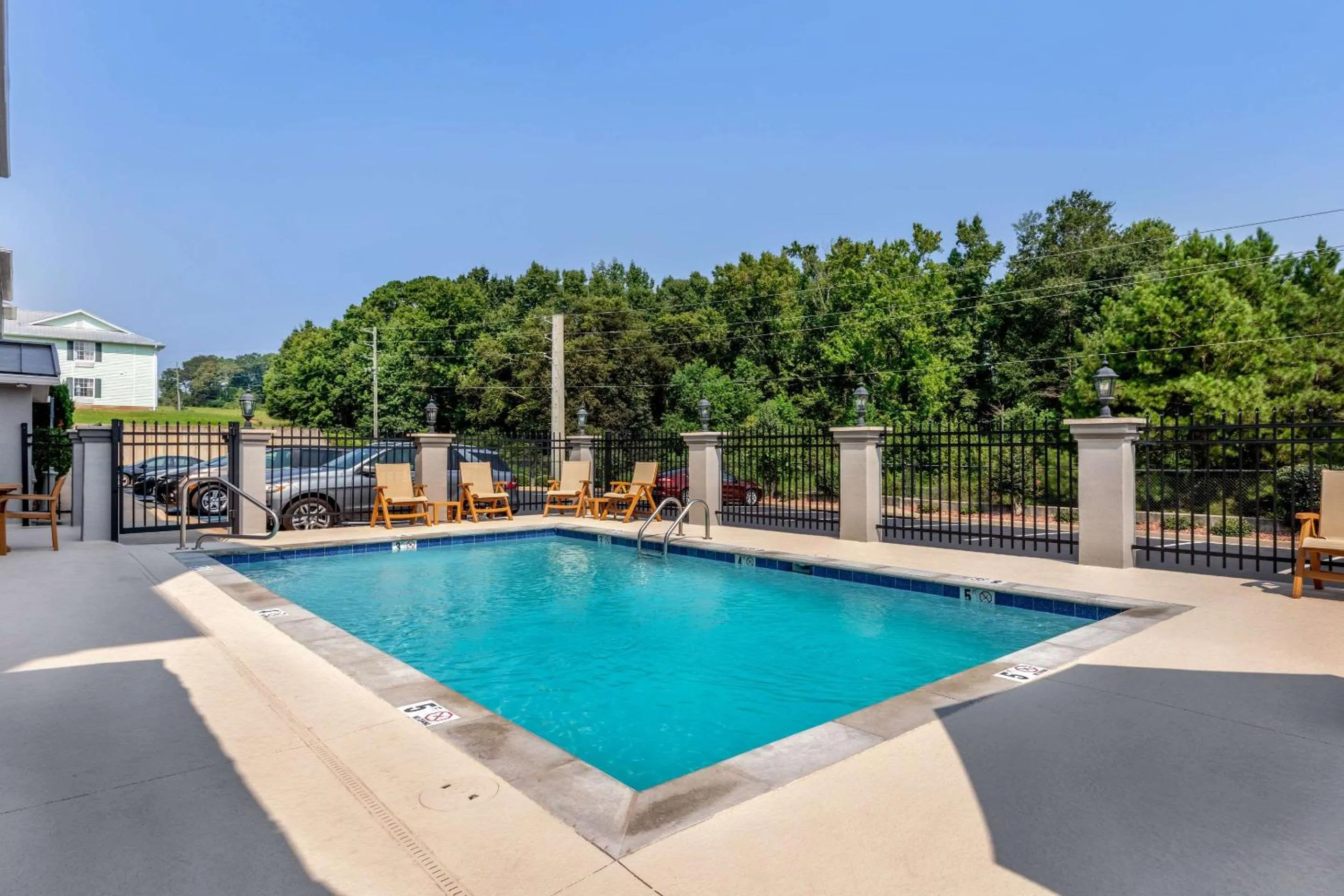 Swimming pool in Sleep Inn & Suites Millbrook - Prattville