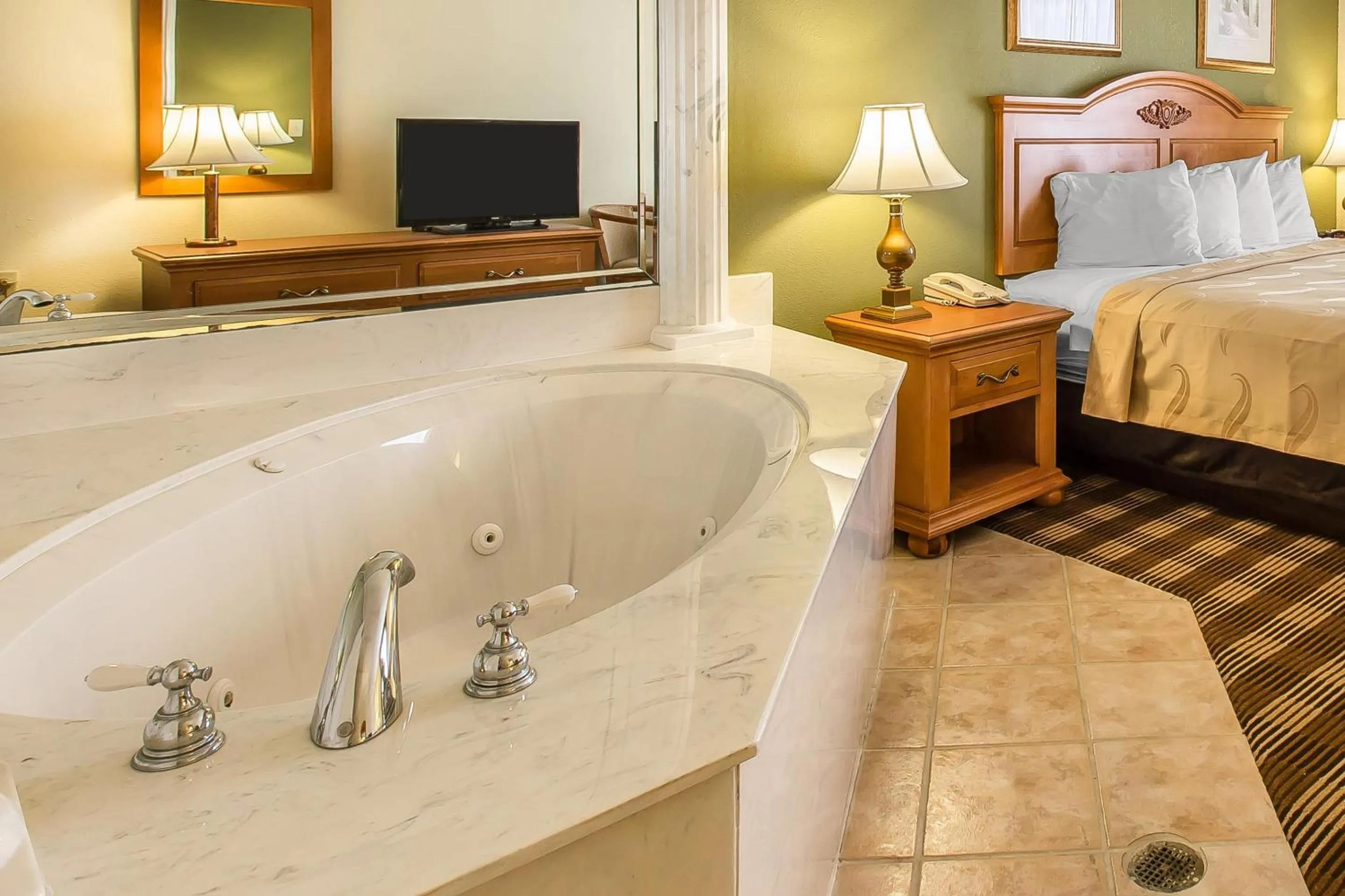 Bedroom, Bed in Quality Inn Hanceville US Hwy 31