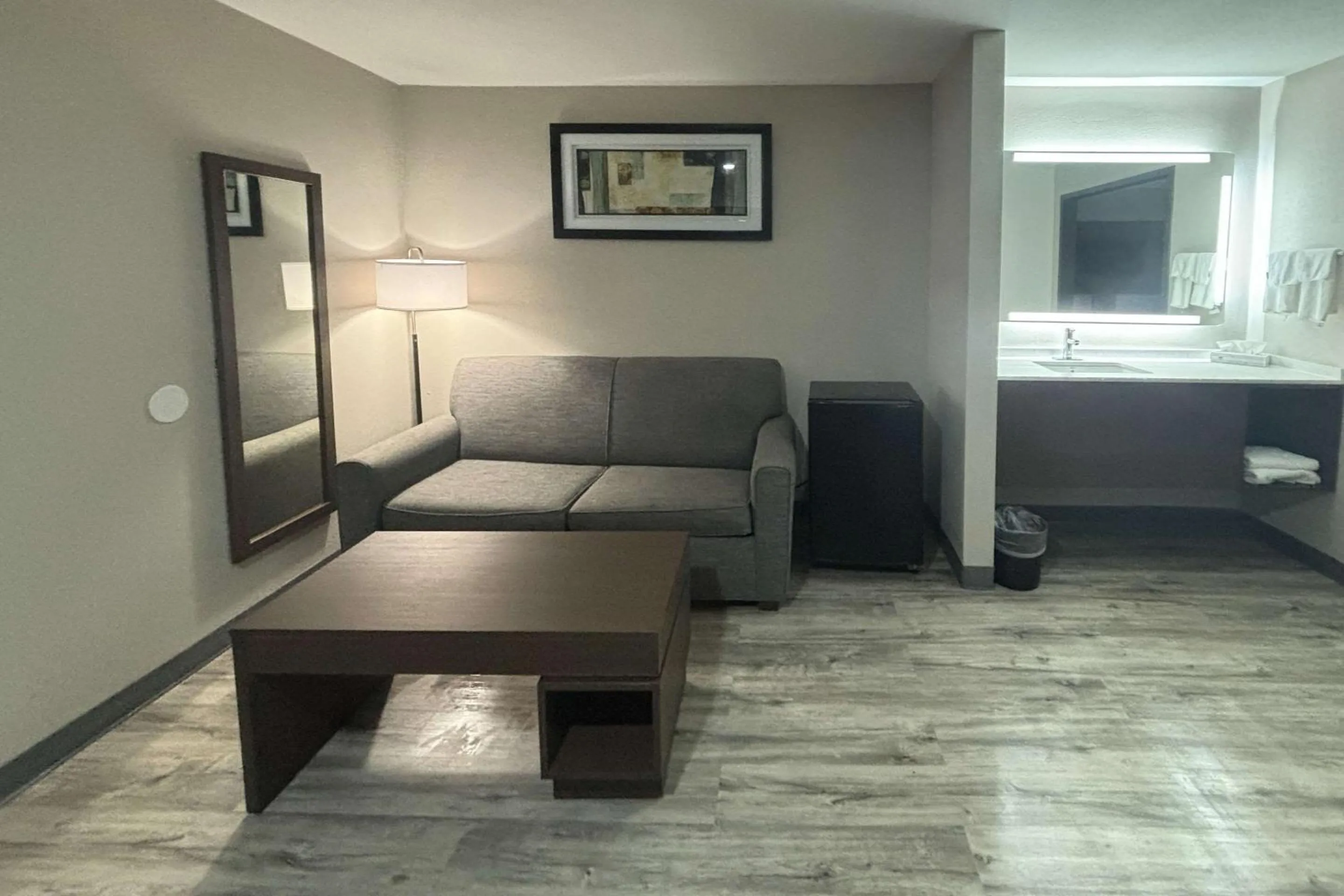 Bedroom in Quality Inn & Suites at Airport Blvd I-65