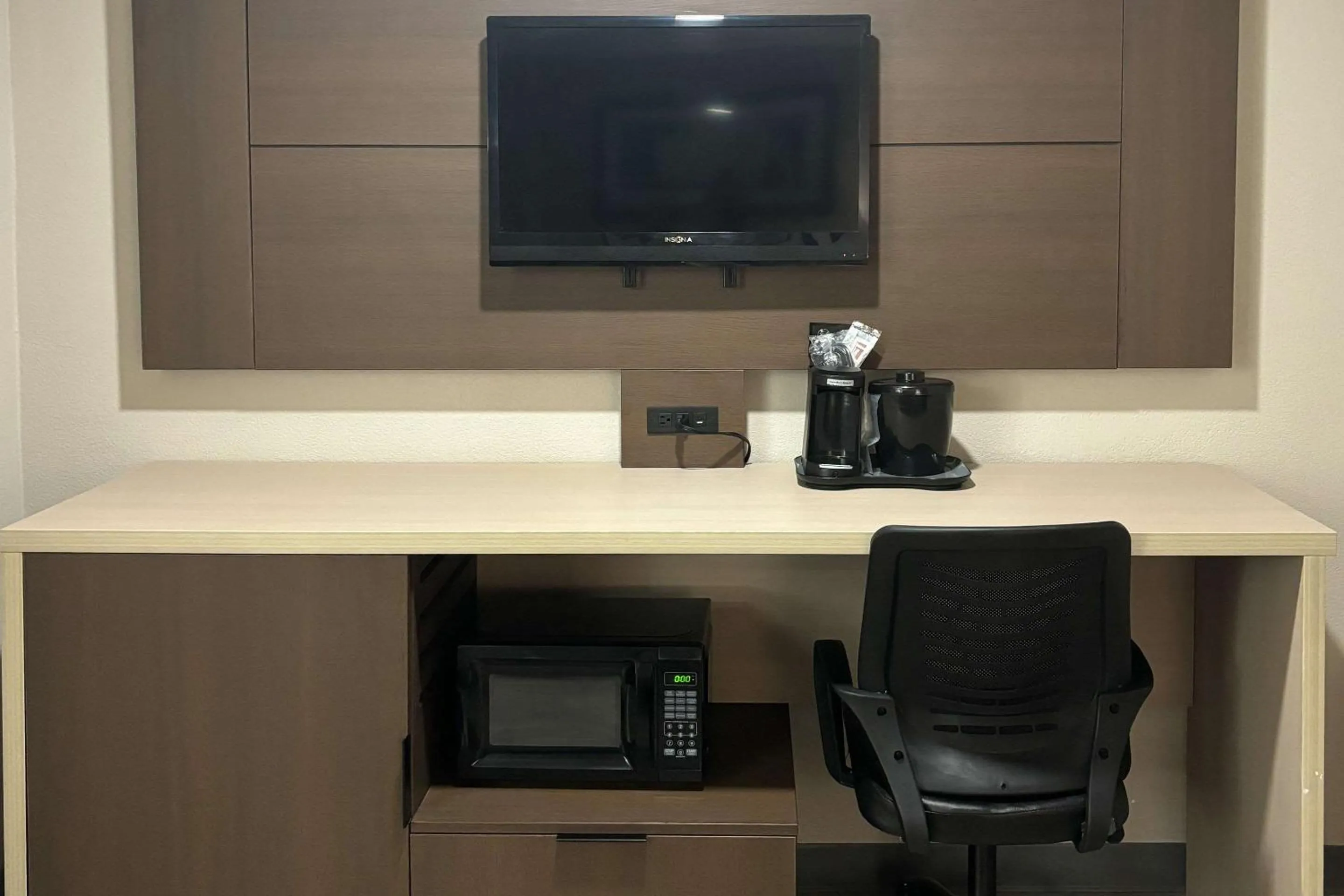 Bedroom in Quality Inn & Suites at Airport Blvd I-65