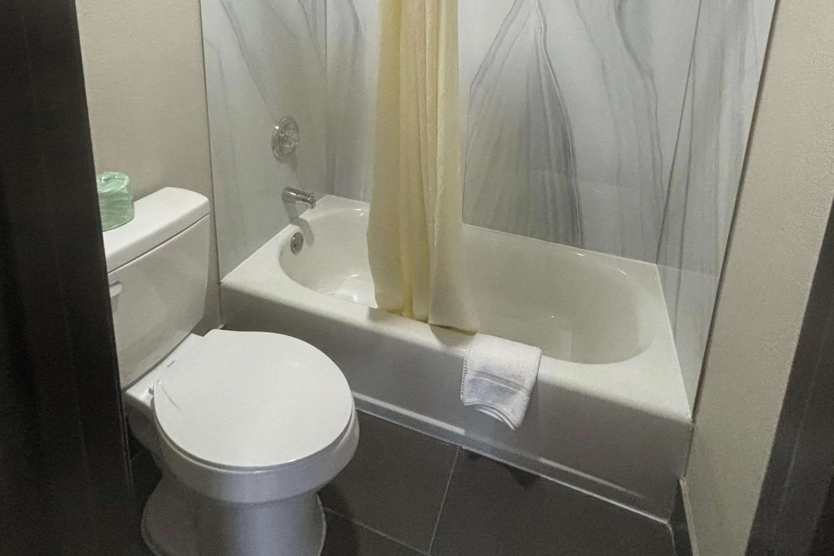 Bedroom in Quality Inn & Suites at Airport Blvd I-65