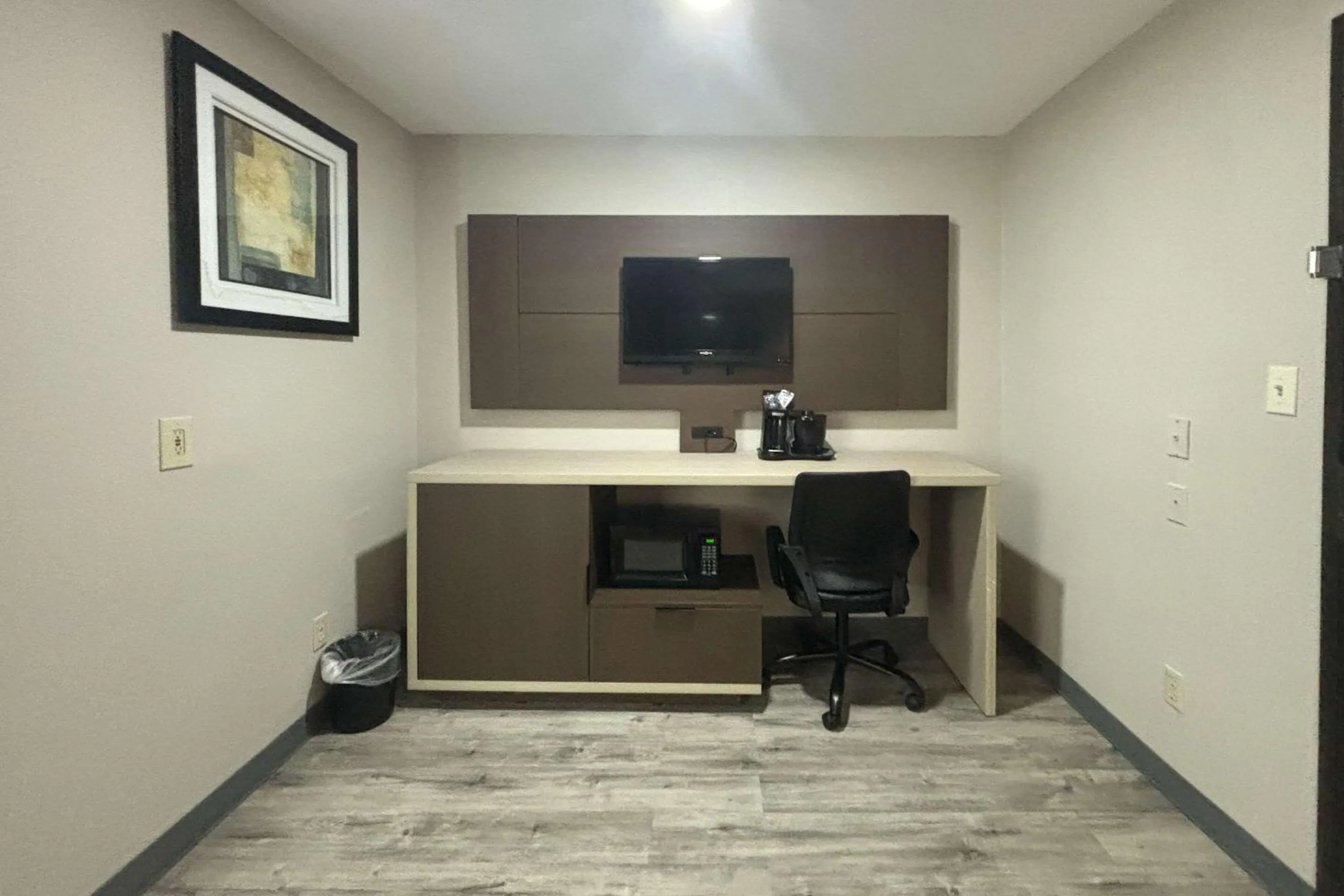 Bedroom in Quality Inn & Suites at Airport Blvd I-65