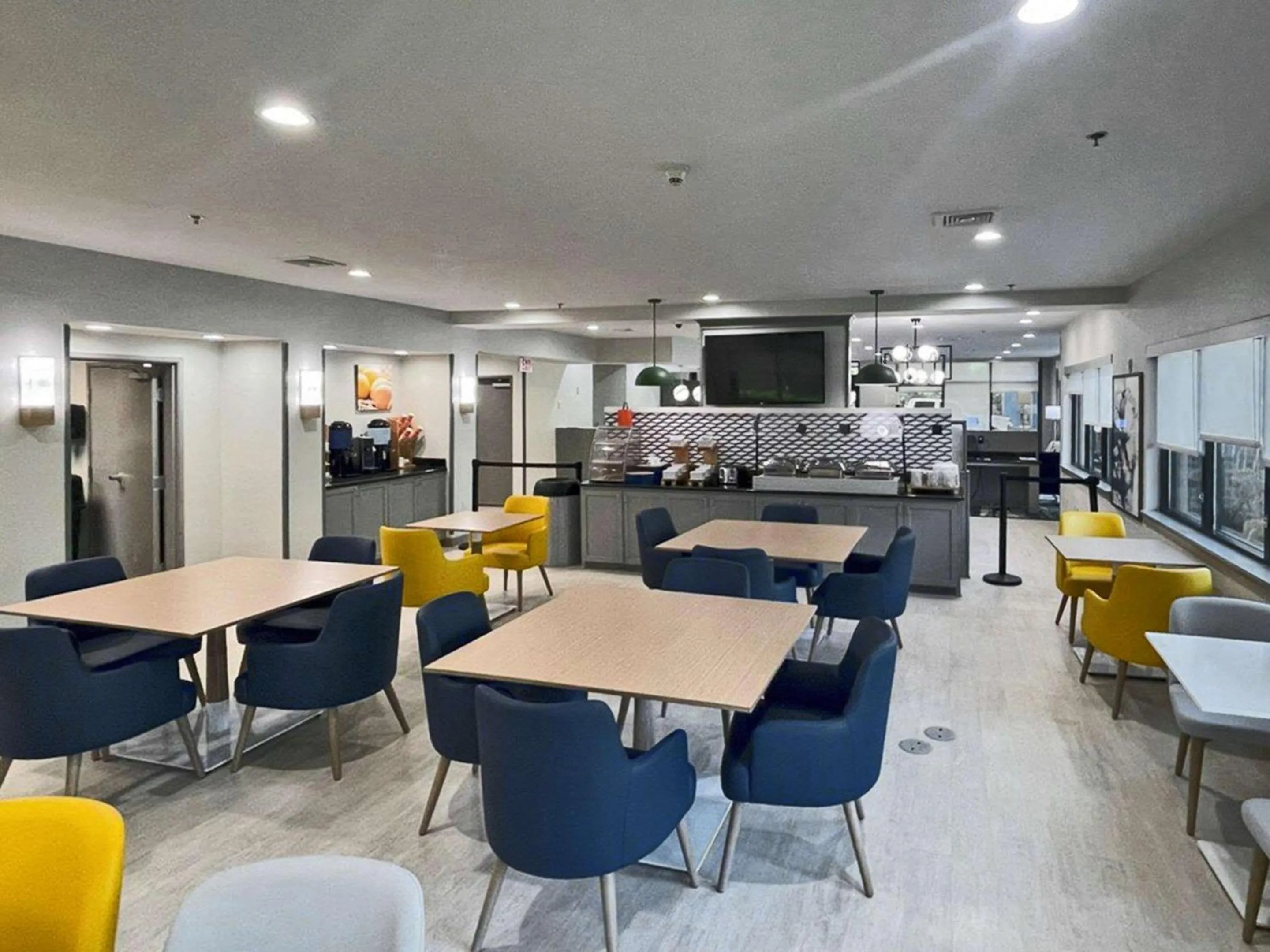 Breakfast in Comfort Suites Mobile-South Alabama University Area