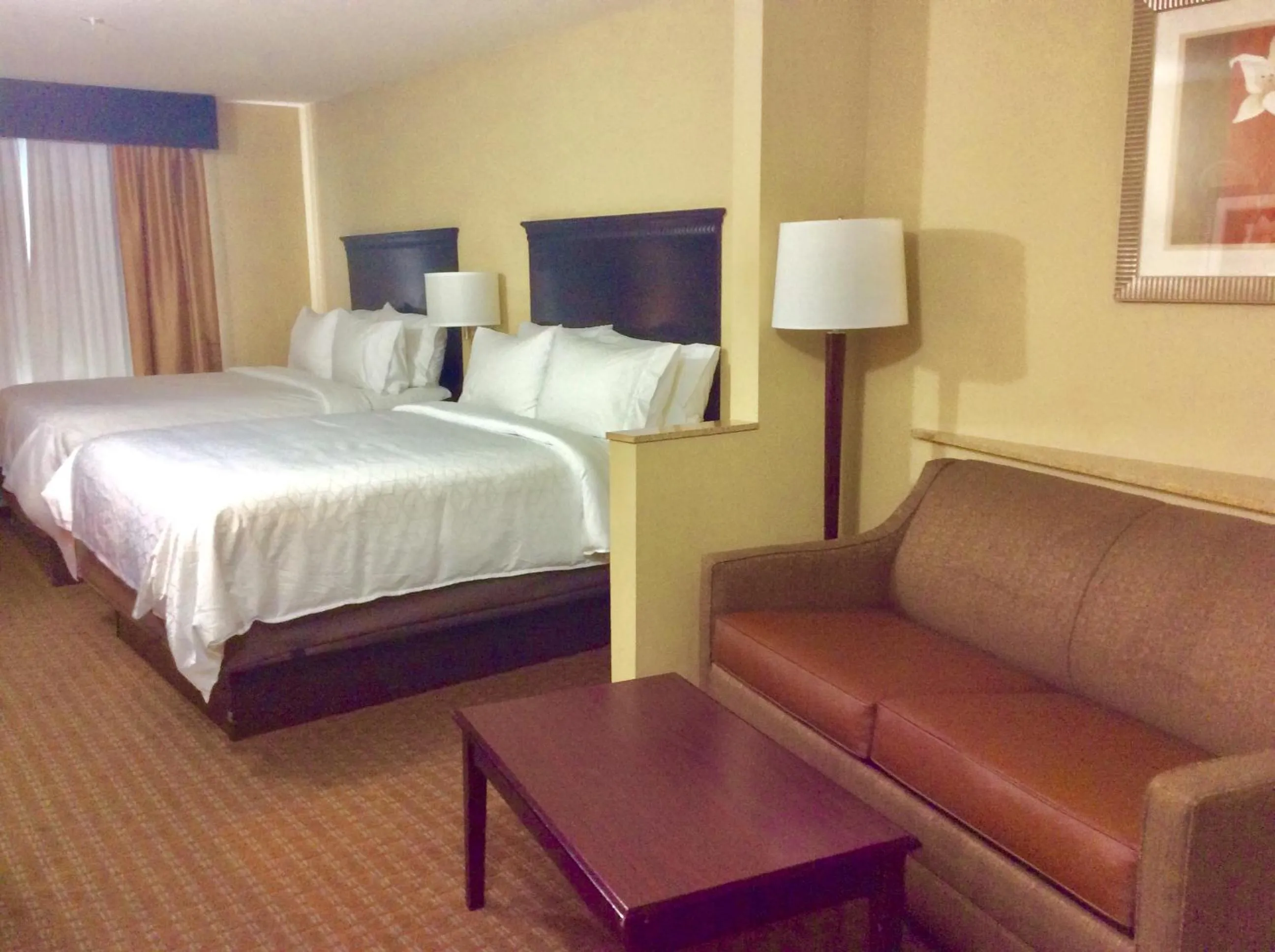 Photo of the whole room, Bed in Comfort Suites Mobile-South Alabama University Area