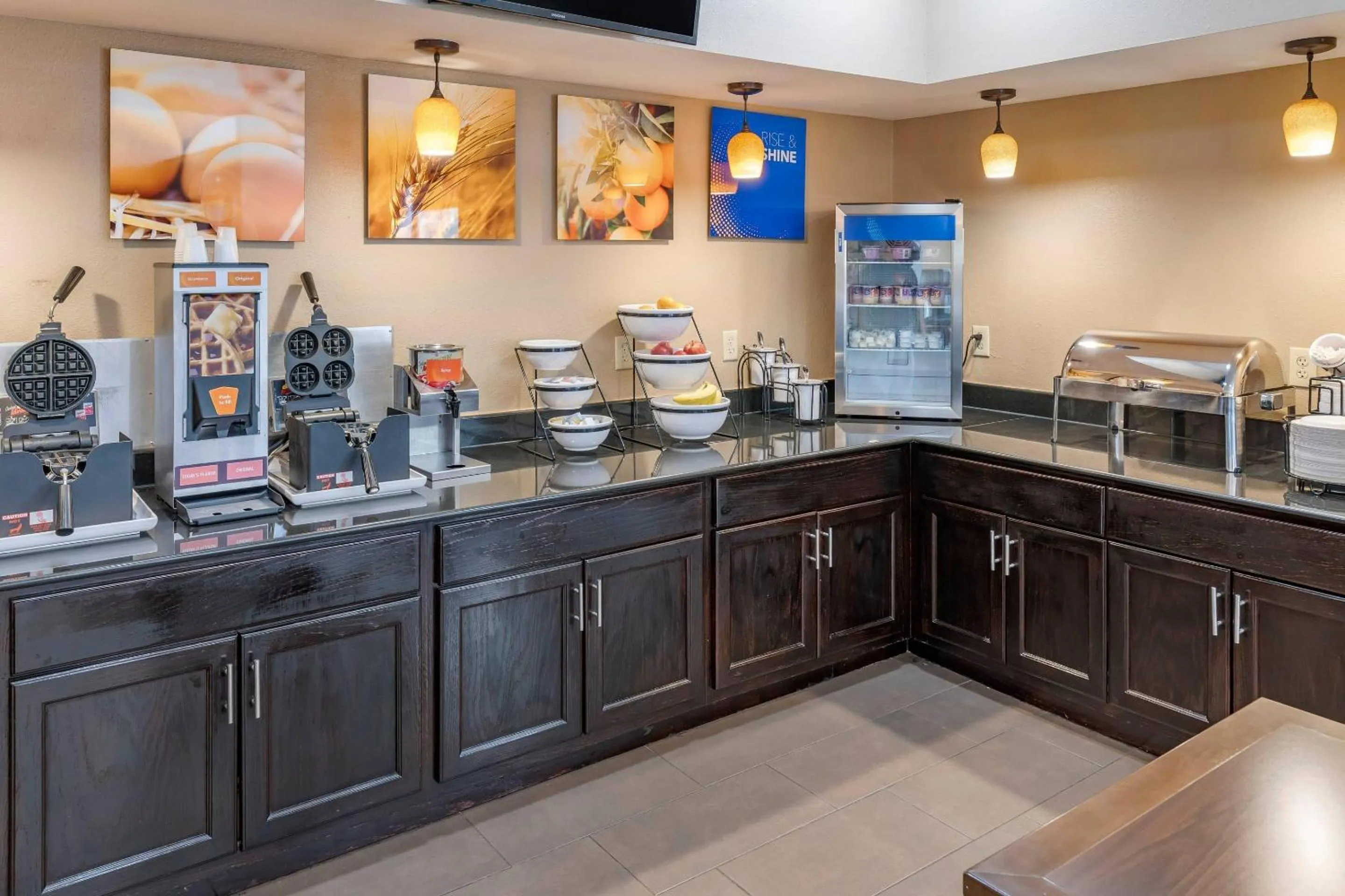 Breakfast in Comfort Inn & Suites Lincoln I-20