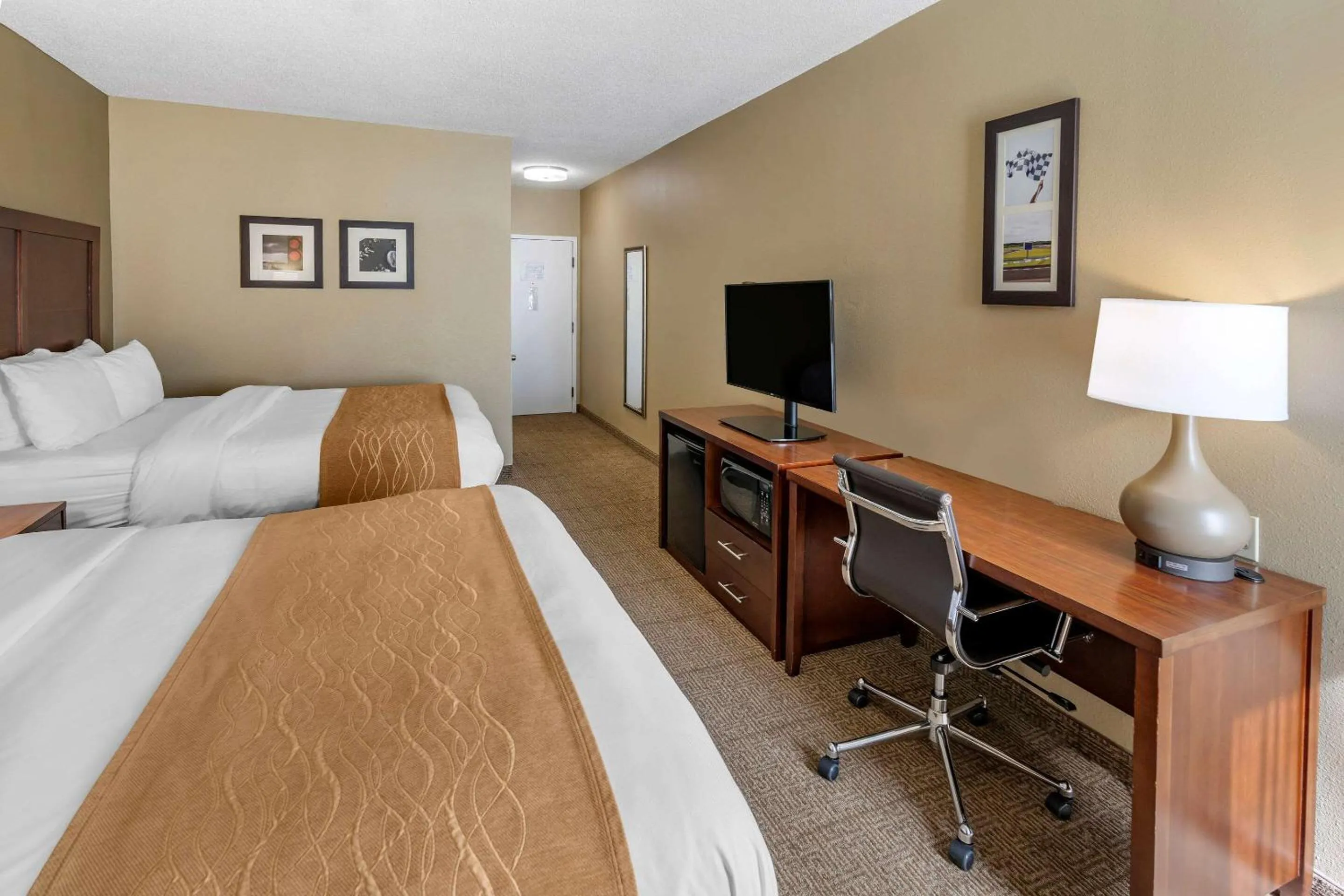 Photo of the whole room, Bed in Comfort Inn & Suites