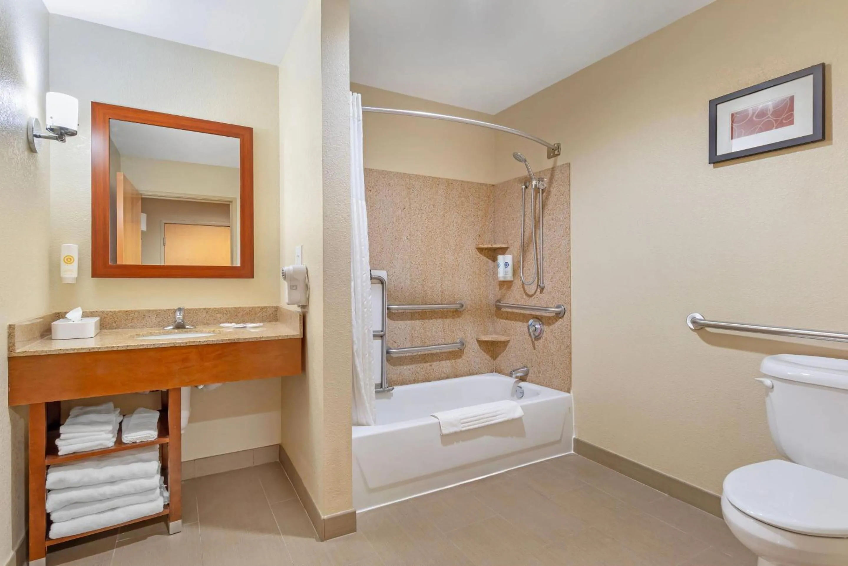 Bedroom in Comfort Suites Oxford I-20 exit 188