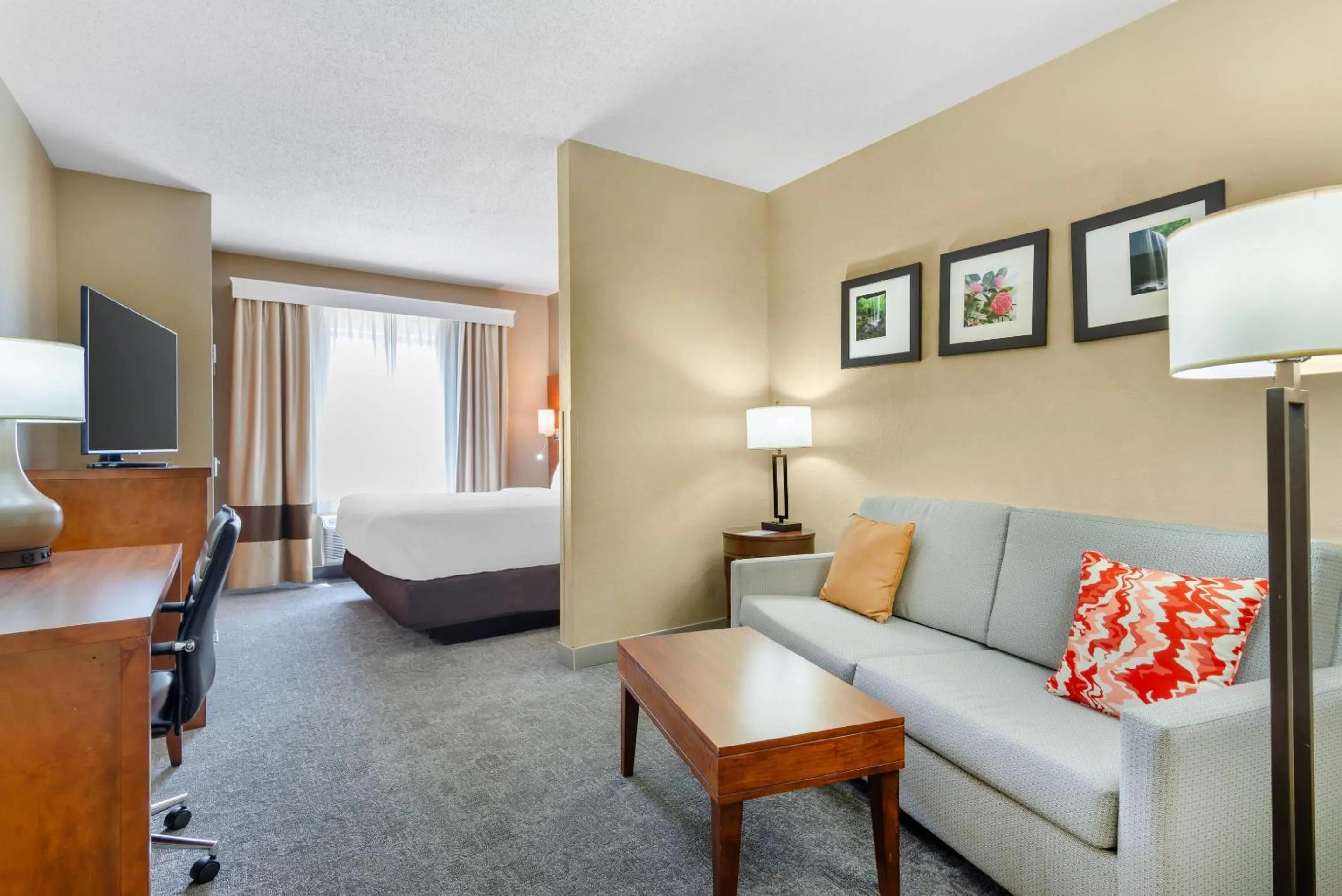 Bedroom, Bed in Comfort Suites Oxford I-20 exit 188