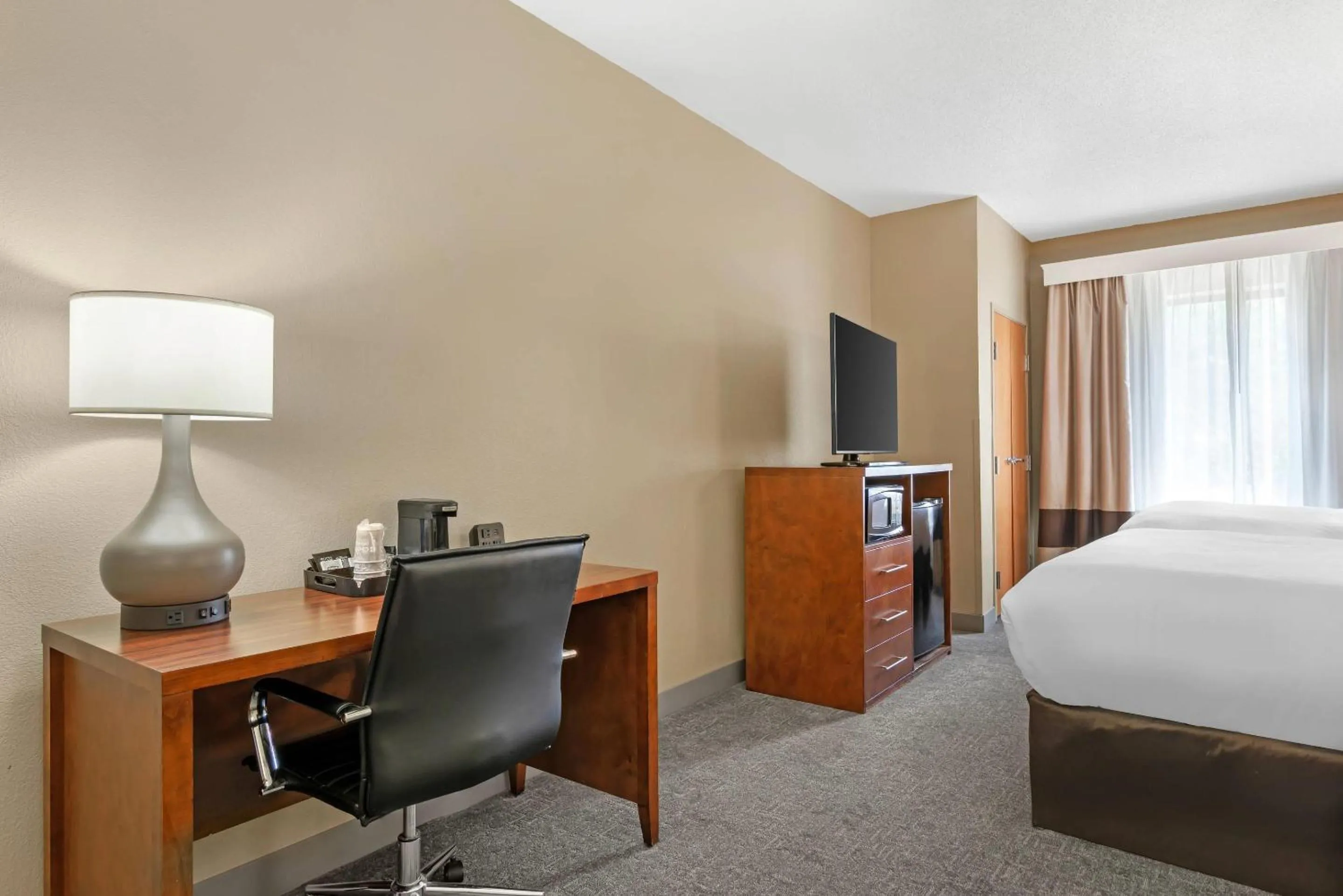 Bedroom, Bed in Comfort Suites Oxford I-20 exit 188