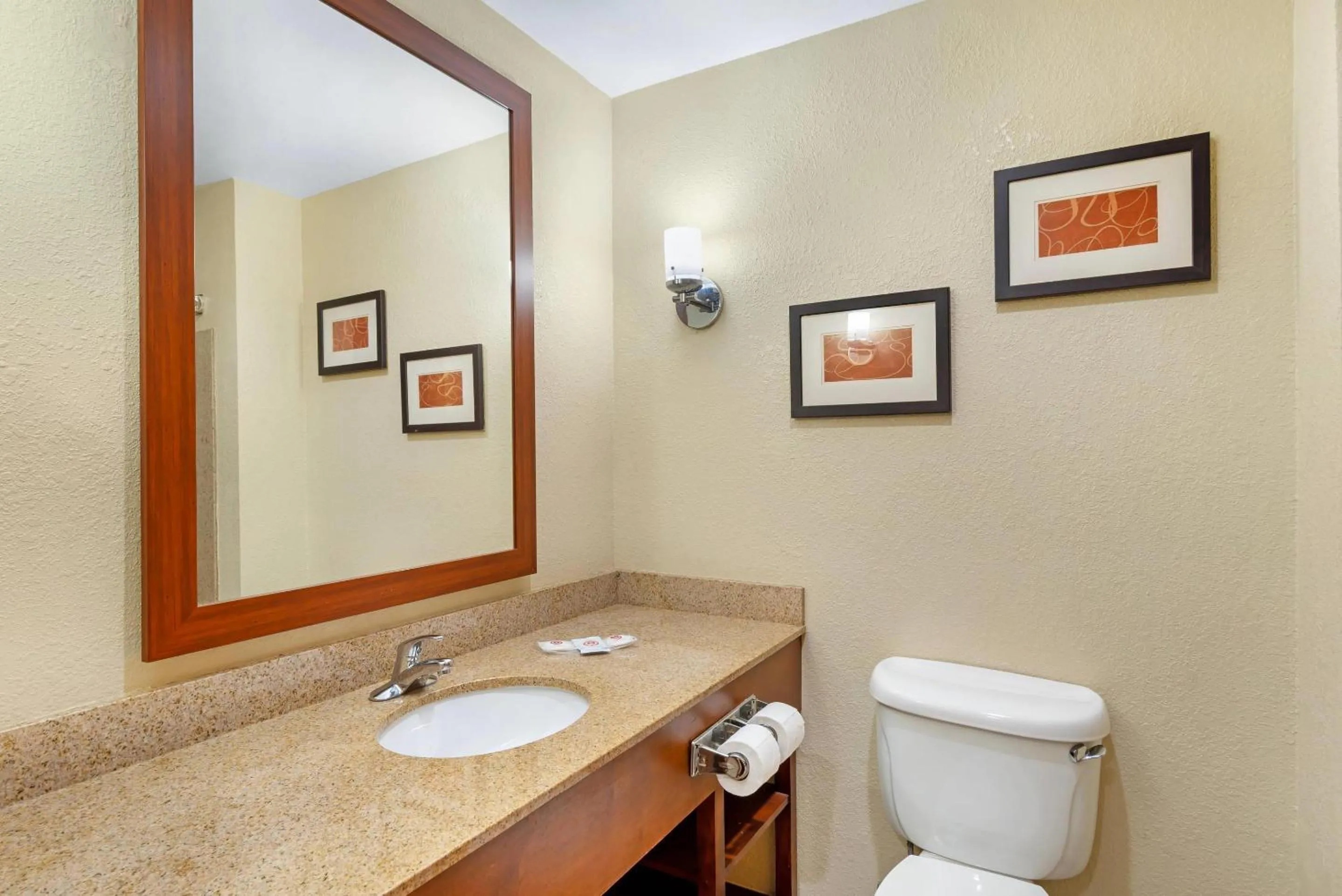 Bedroom in Comfort Suites Oxford I-20 exit 188