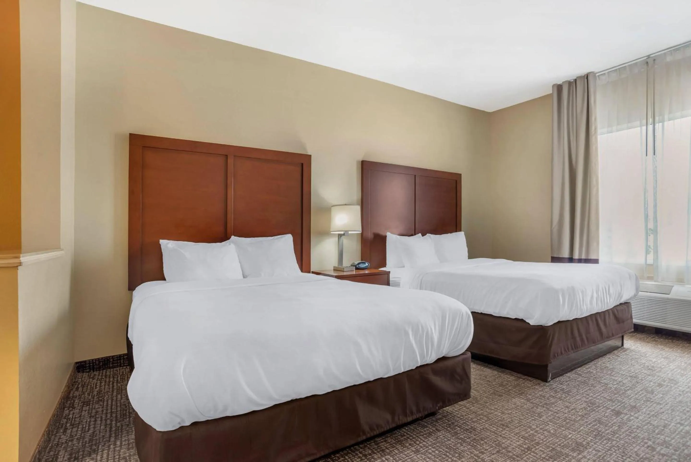 Bedroom, Bed in Comfort Suites Montgomery East Monticello Dr