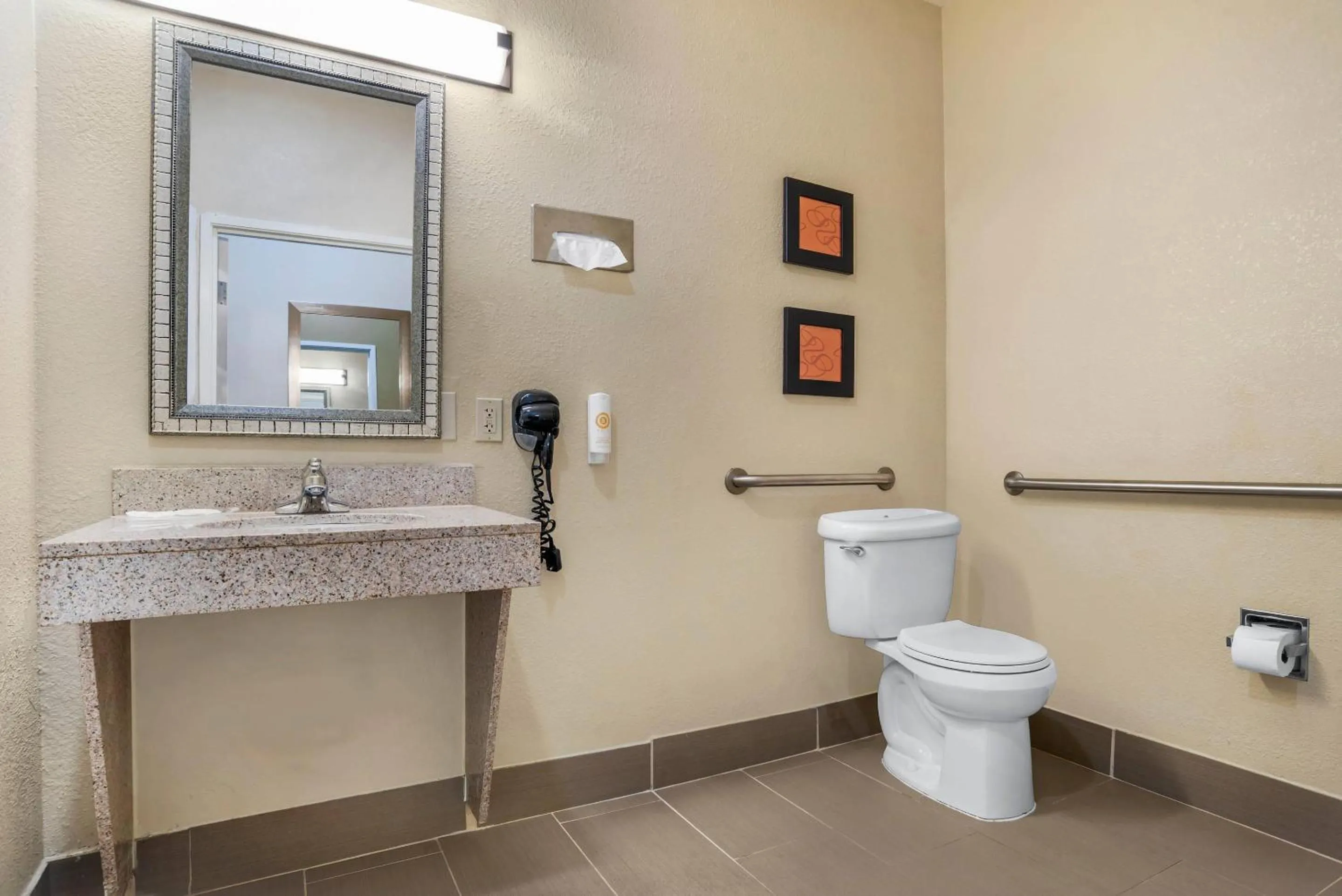 Bedroom in Comfort Suites Montgomery East Monticello Dr