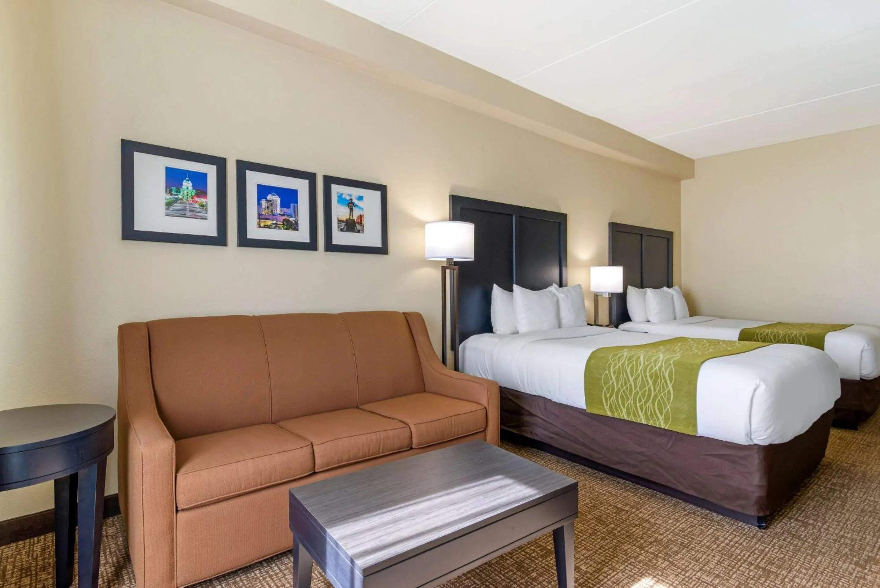Photo of the whole room, Bed in Comfort Inn & Suites Montgomery Eastchase