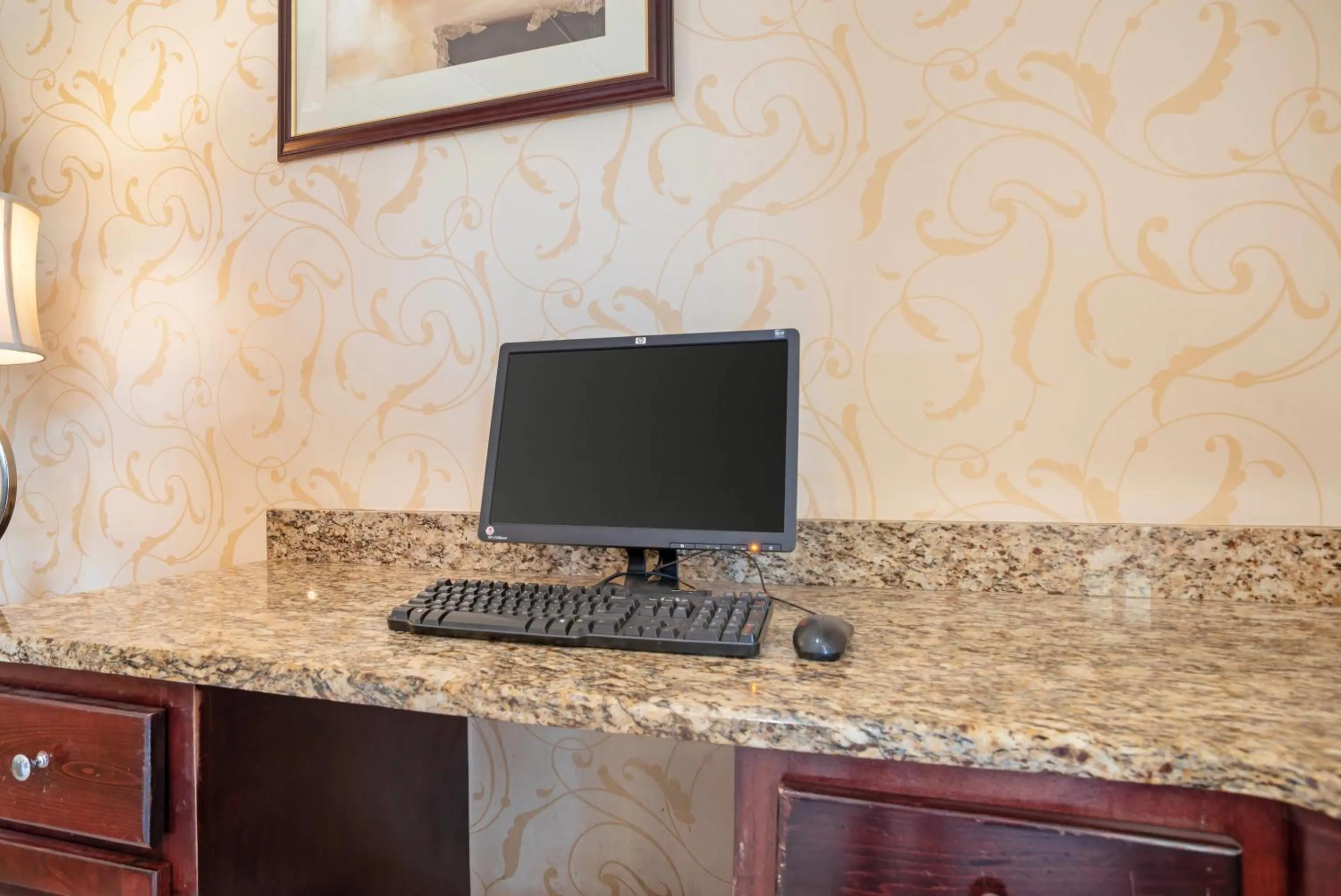 Business facilities in Quality Inn & Suites near Lake Eufaula