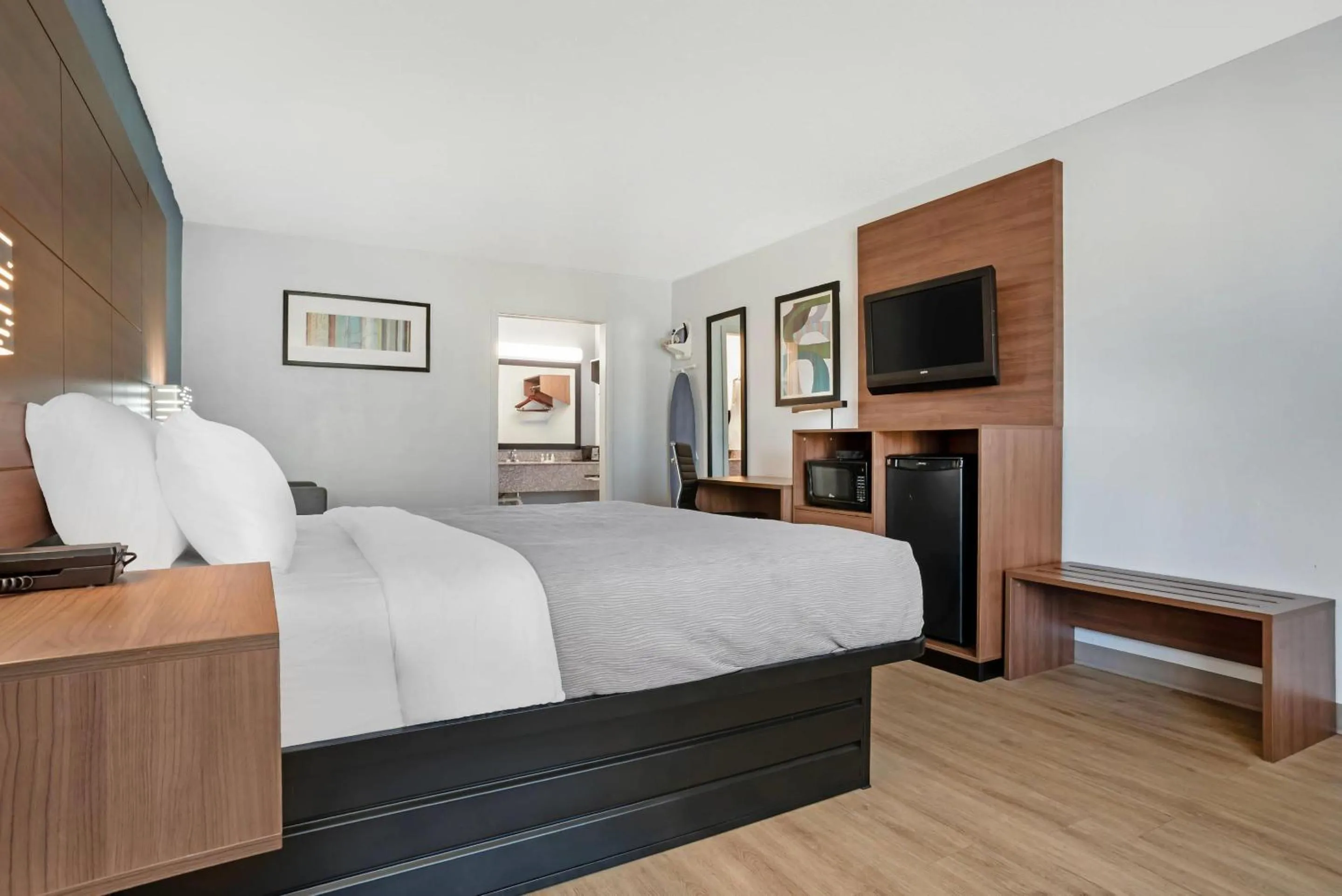 Bedroom, Bed in Quality Inn & Suites near Lake Eufaula