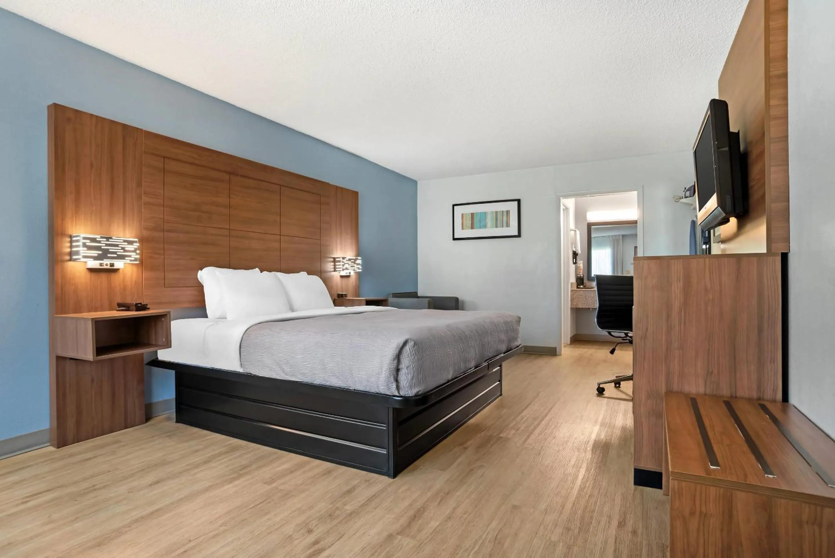 Bedroom, Bed in Quality Inn & Suites near Lake Eufaula