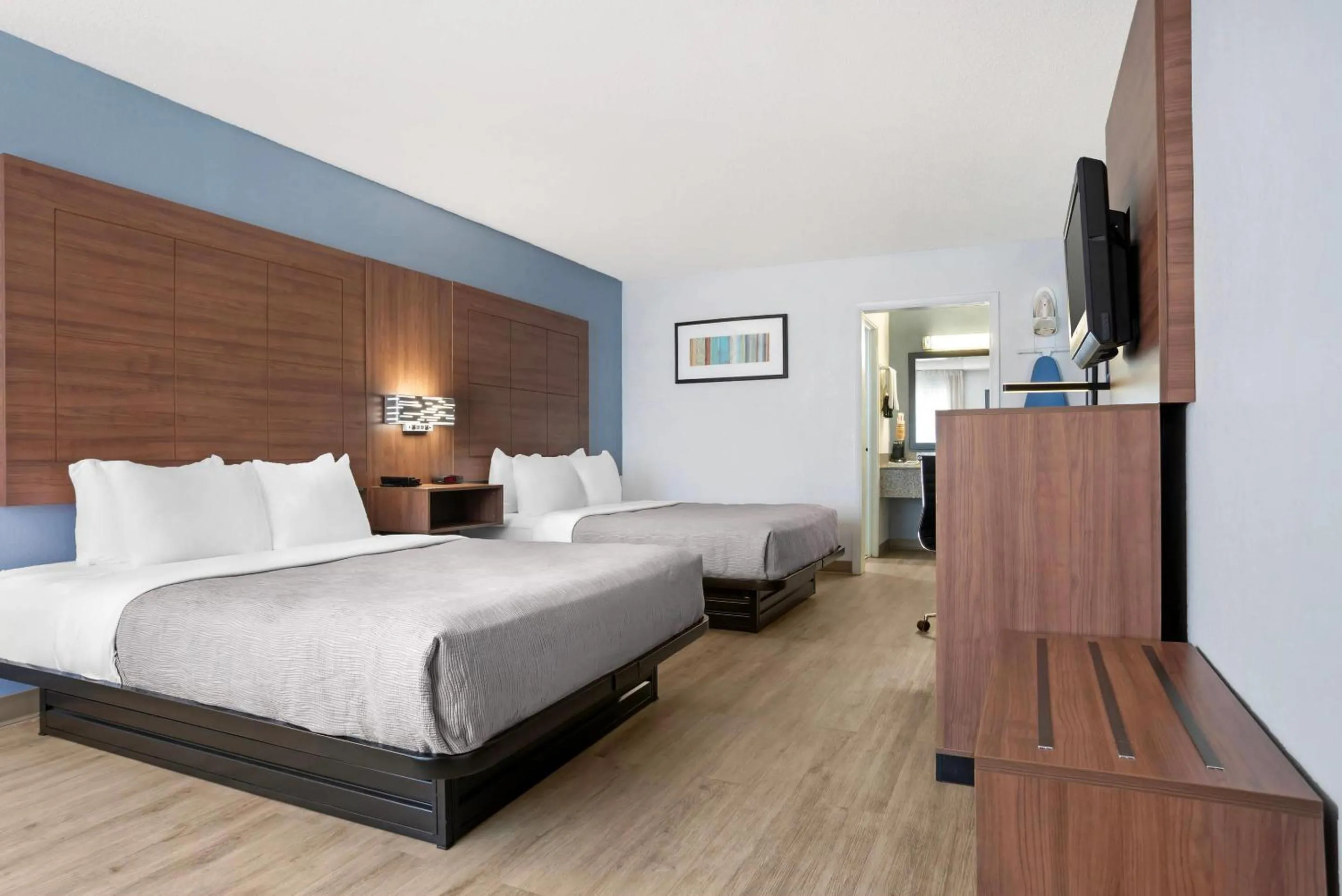 Bedroom, Bed in Quality Inn & Suites near Lake Eufaula