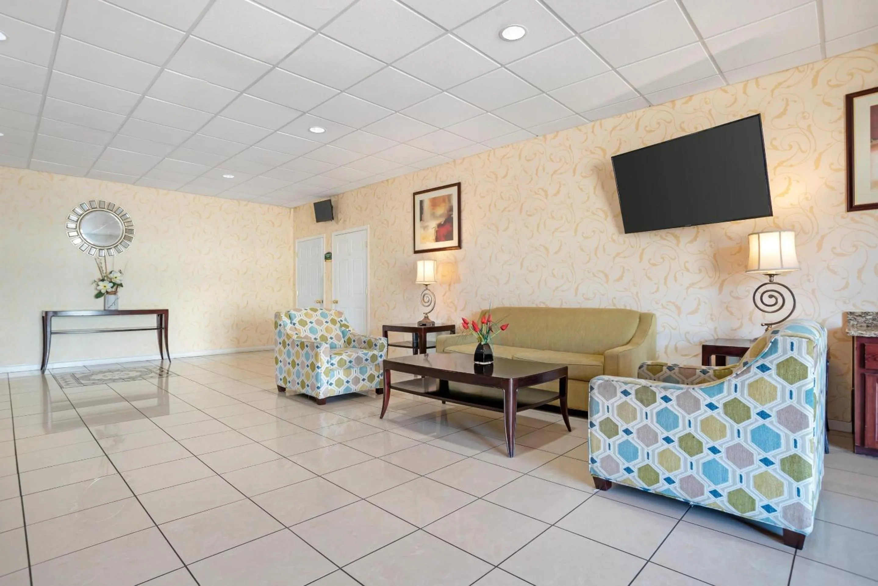 Lobby or reception in Quality Inn & Suites near Lake Eufaula