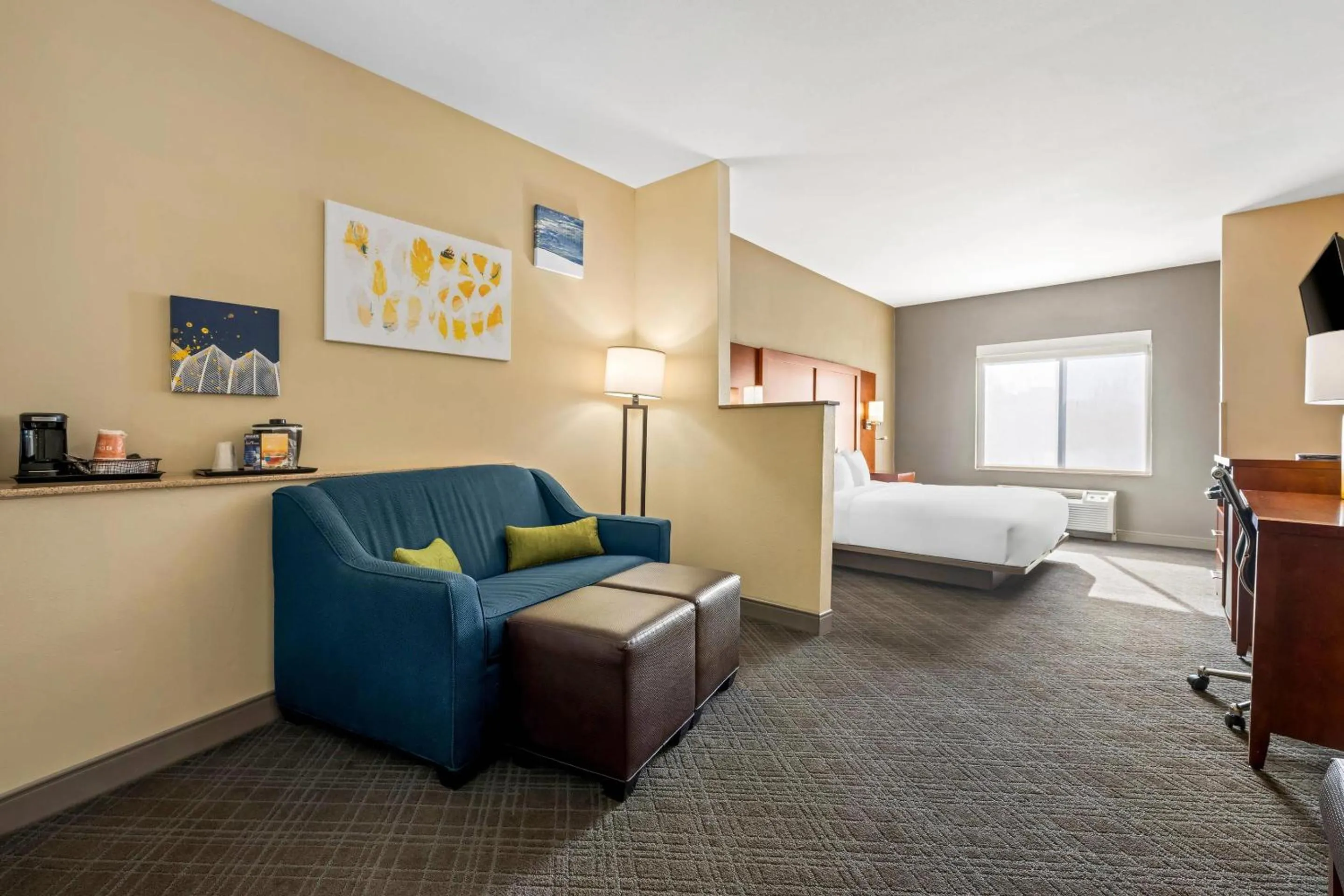 Bedroom, Bed in Comfort Suites Cullman I-65 Exit 310