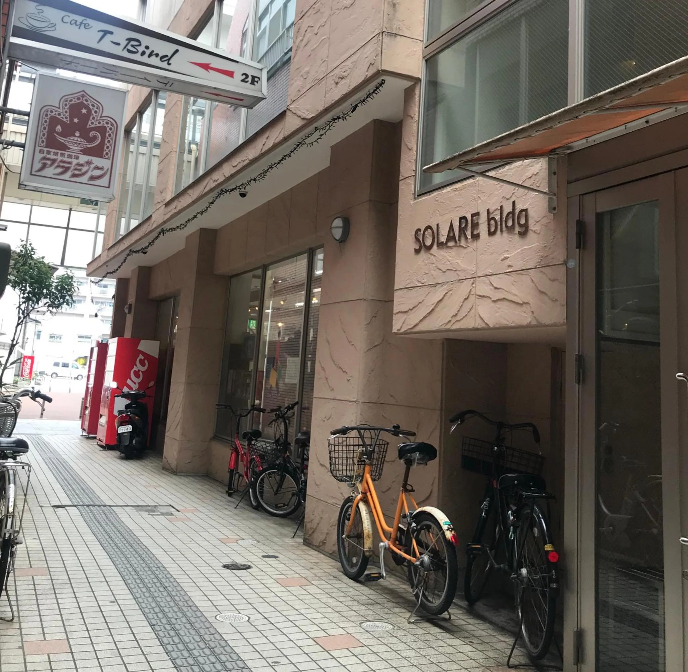 Facade/entrance in million pointz