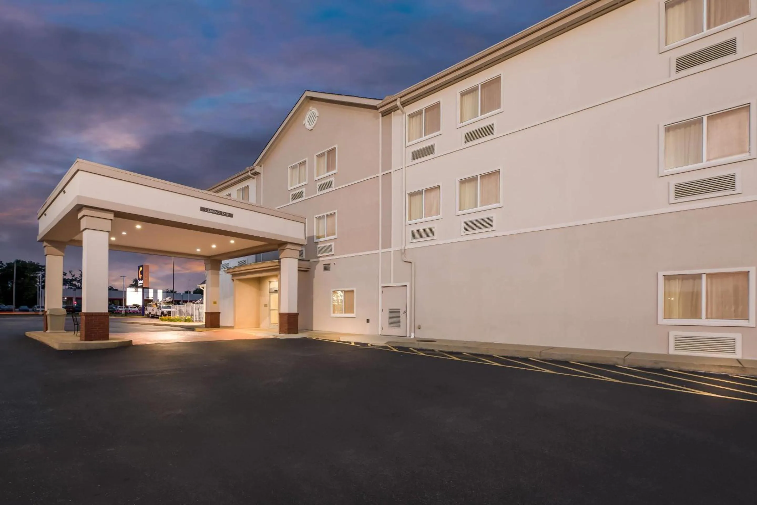 Property building in Comfort Inn & Suites Tuscumbia-Muscle Shoals