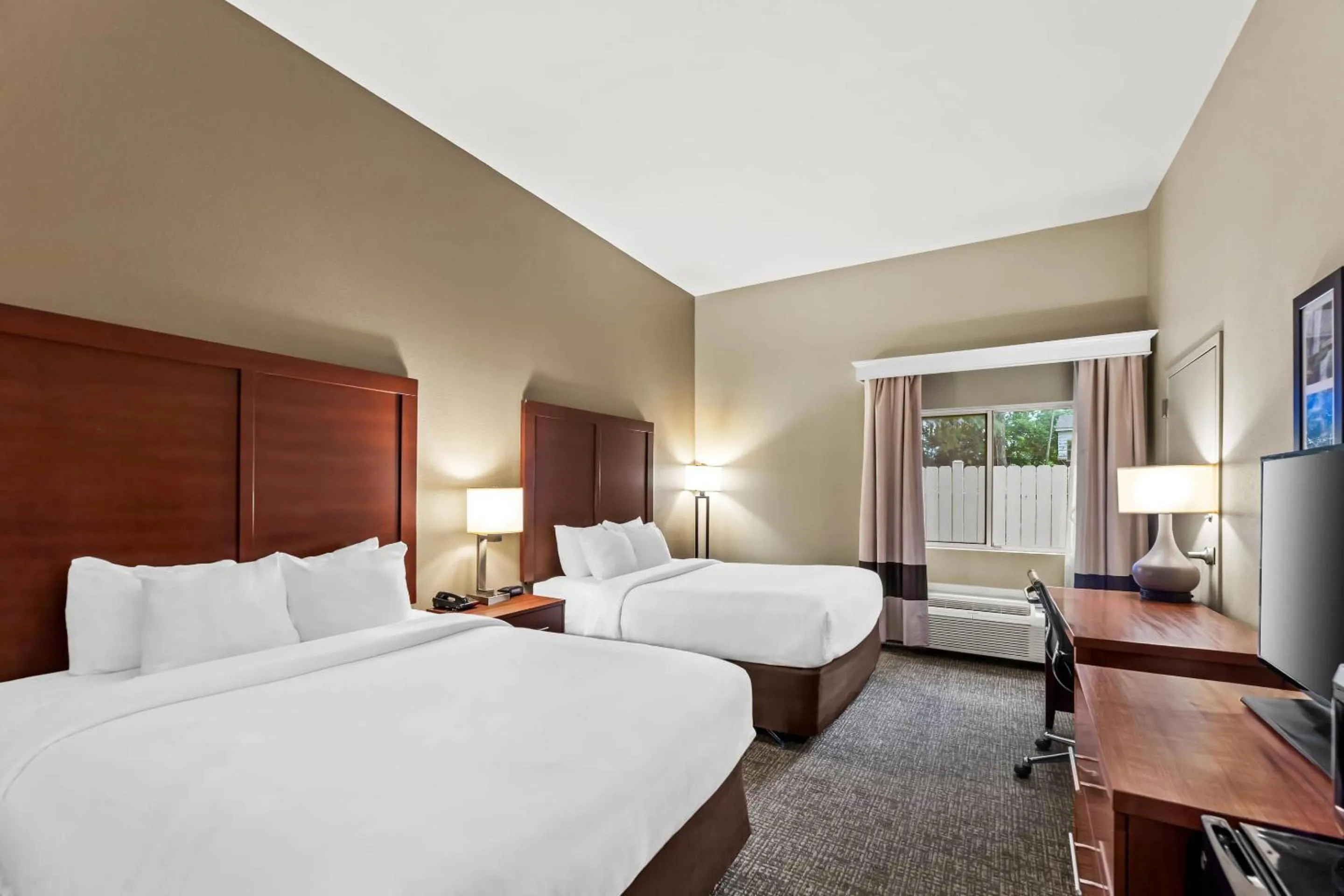 Bedroom, Bed in Comfort Inn & Suites Tuscumbia-Muscle Shoals