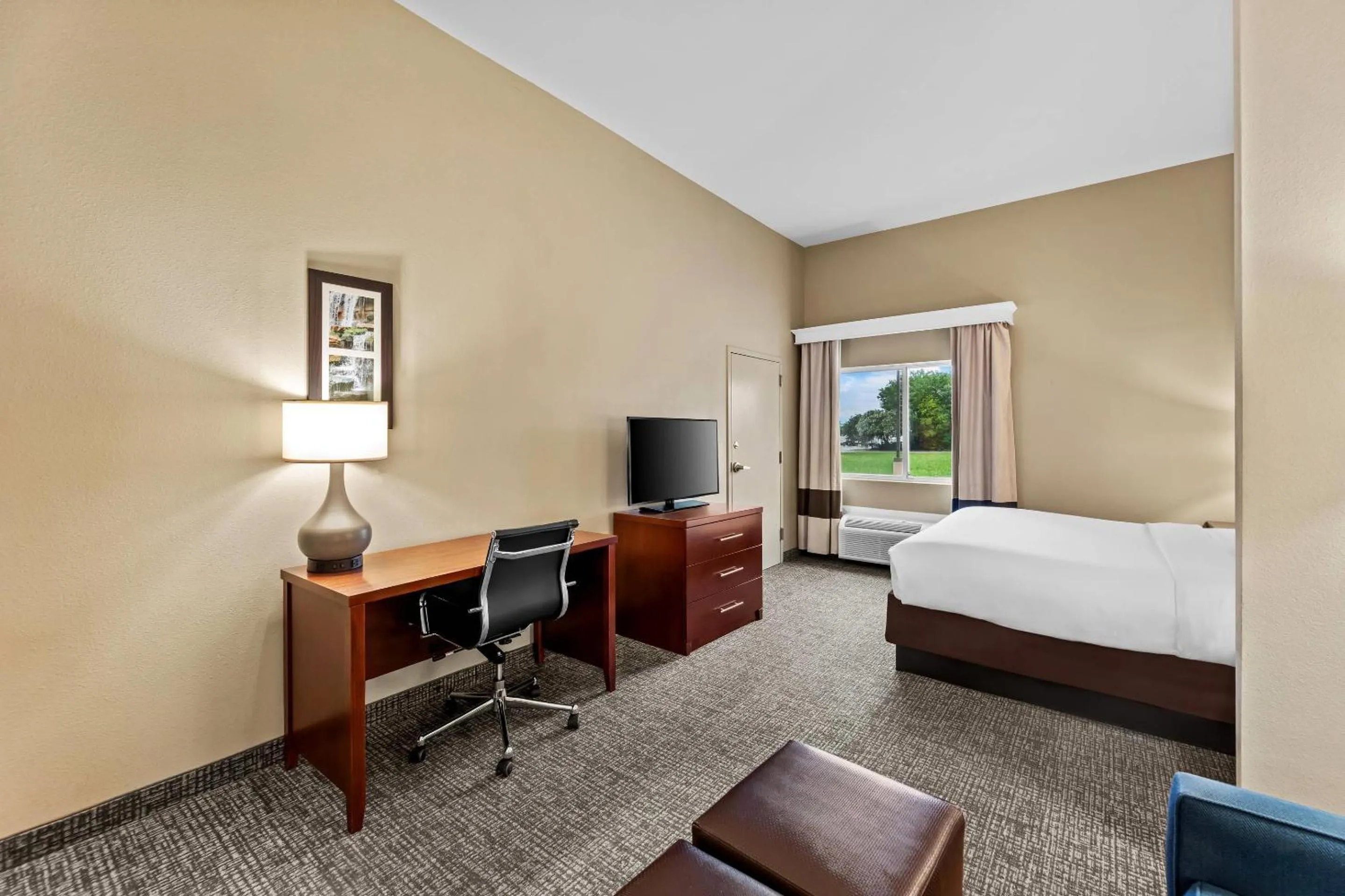 Bedroom, Bed in Comfort Inn & Suites Tuscumbia-Muscle Shoals