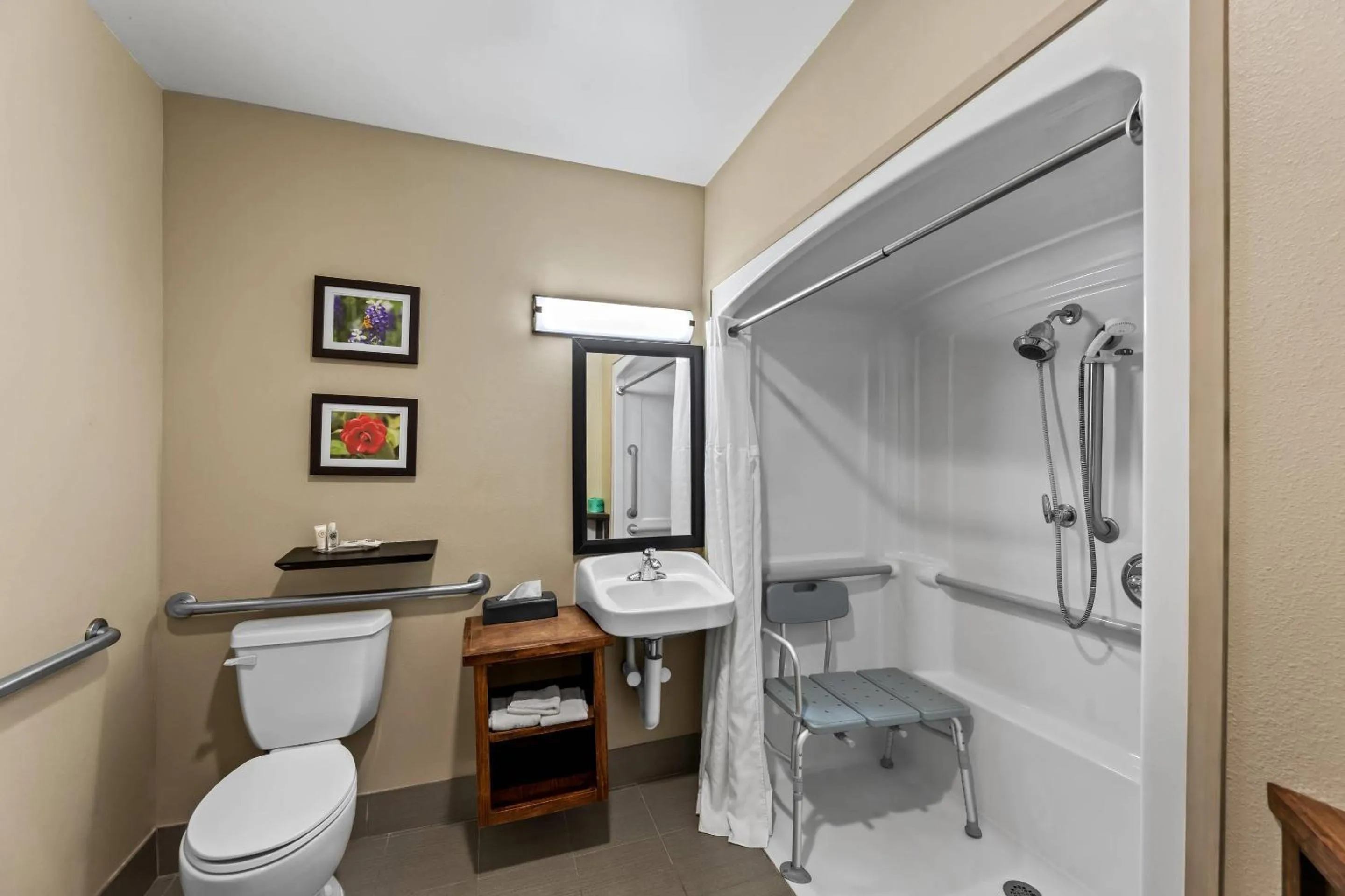 Bathroom in Comfort Inn & Suites Tuscumbia-Muscle Shoals
