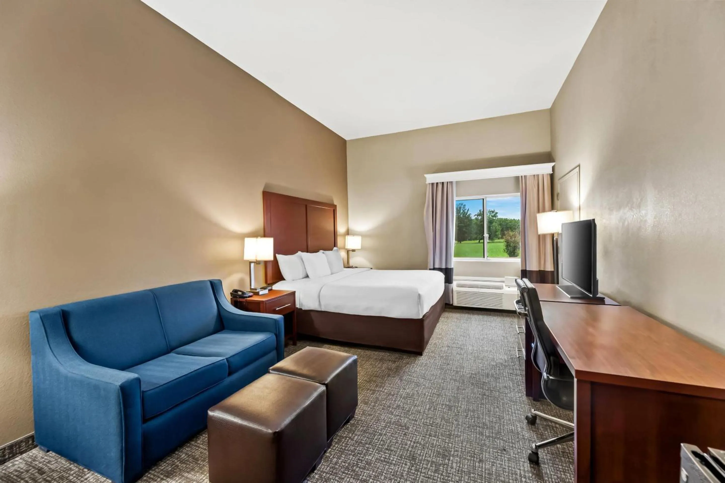 Bedroom, Bed in Comfort Inn & Suites Tuscumbia-Muscle Shoals