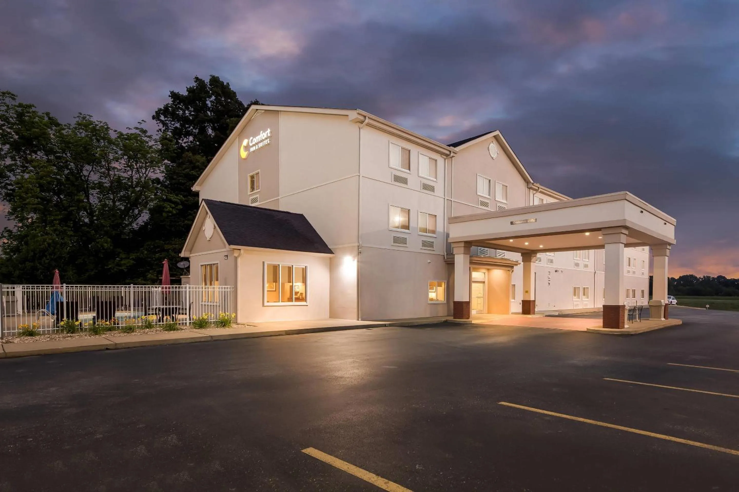 Property building in Comfort Inn & Suites Tuscumbia-Muscle Shoals